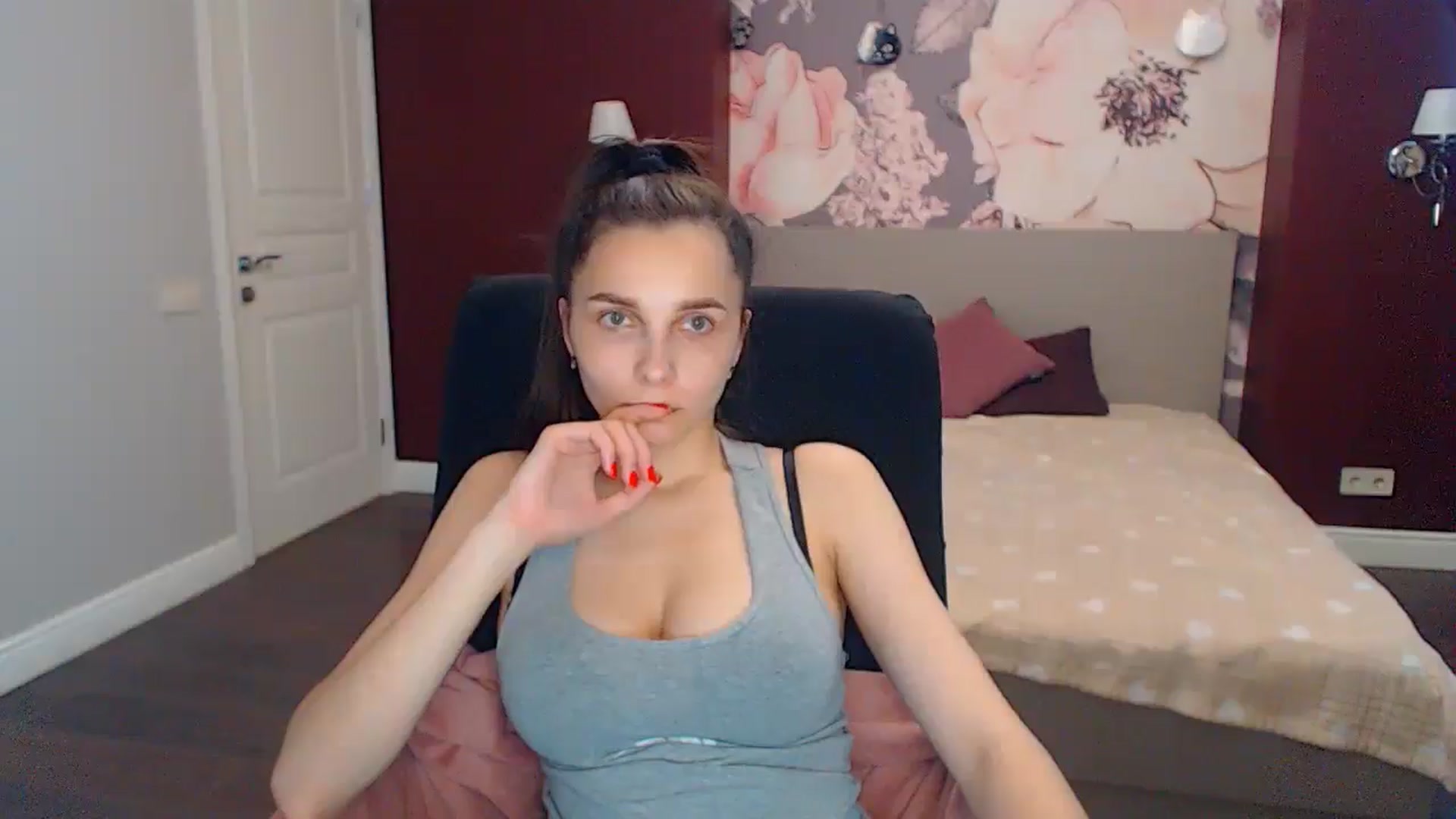 Gallery image thumbnail from Karina_Mils's myfreecams stream on, 06/03/2024, 10:51 image 7 of 20