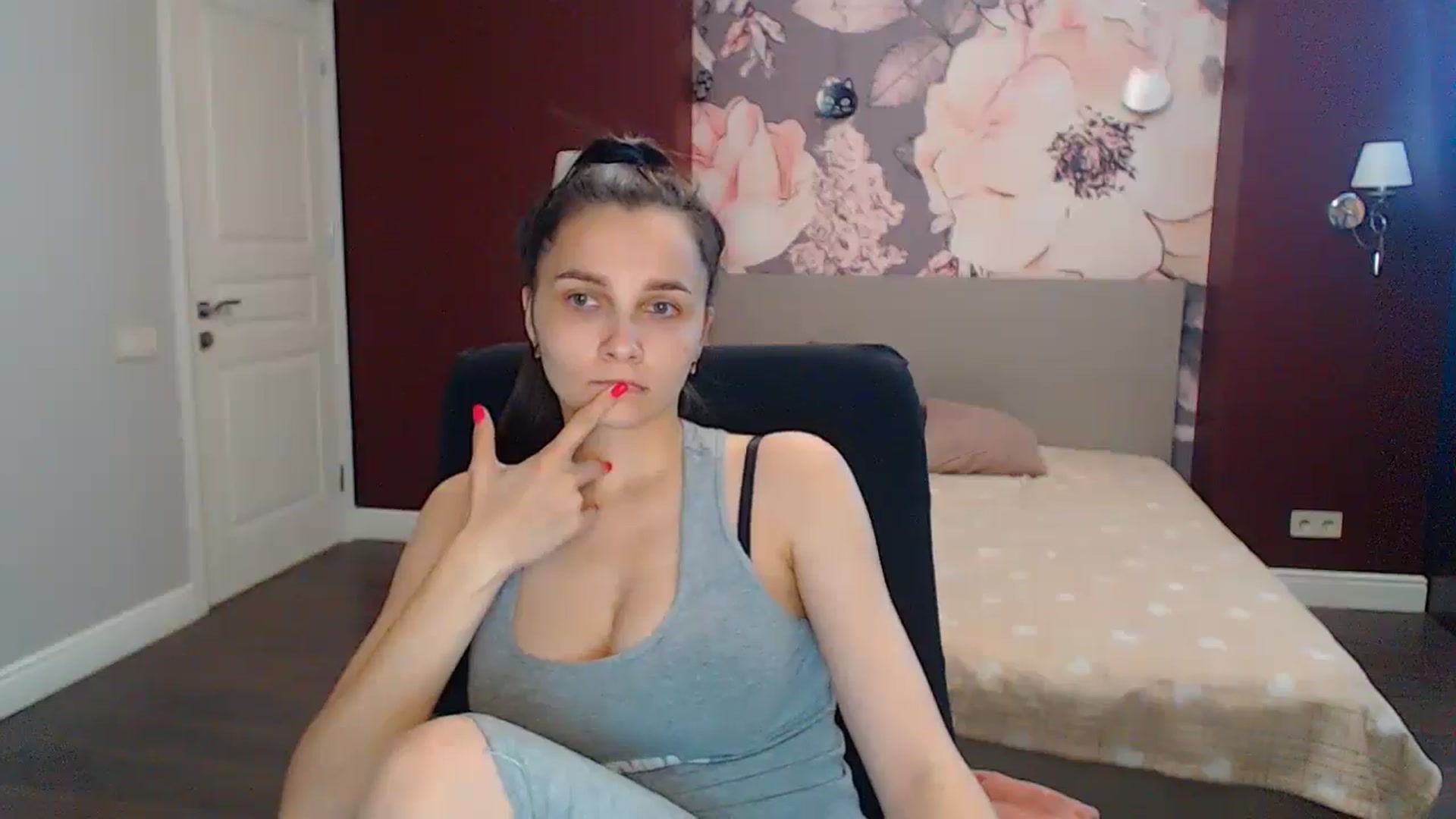 Gallery image thumbnail from Karina_Mils's myfreecams stream on, 06/08/2024, 12:35 image 8 of 20