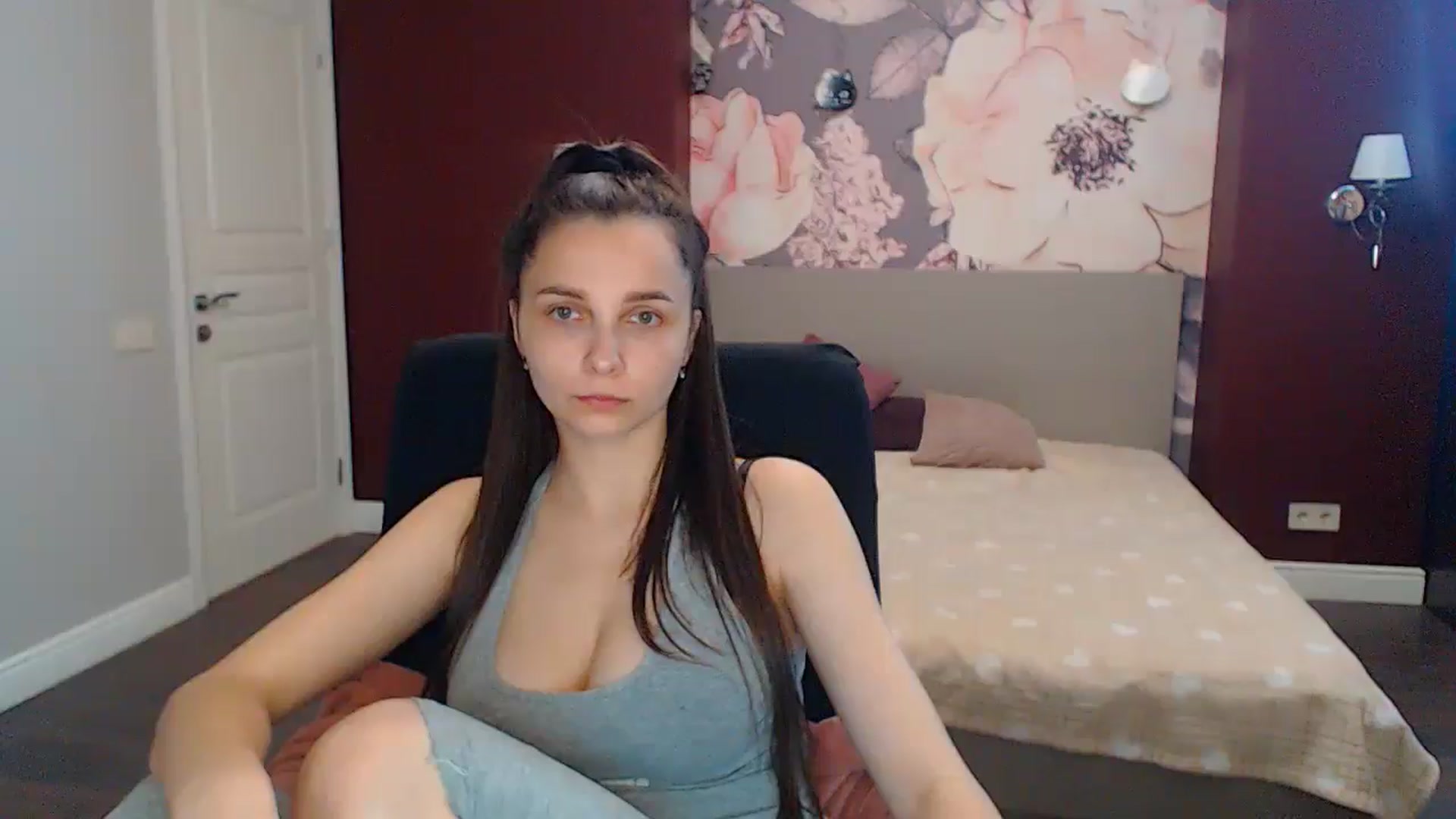 Gallery image thumbnail from Karina_Mils's myfreecams stream on, 06/08/2024, 12:35 image 4 of 20