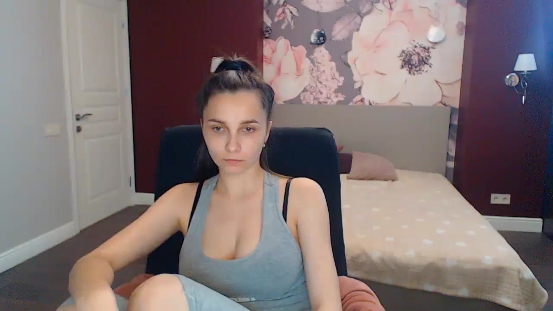 Gallery image thumbnail from Karina_Mils's myfreecams stream on, 06/08/2024, 12:35 image 14 of 20
