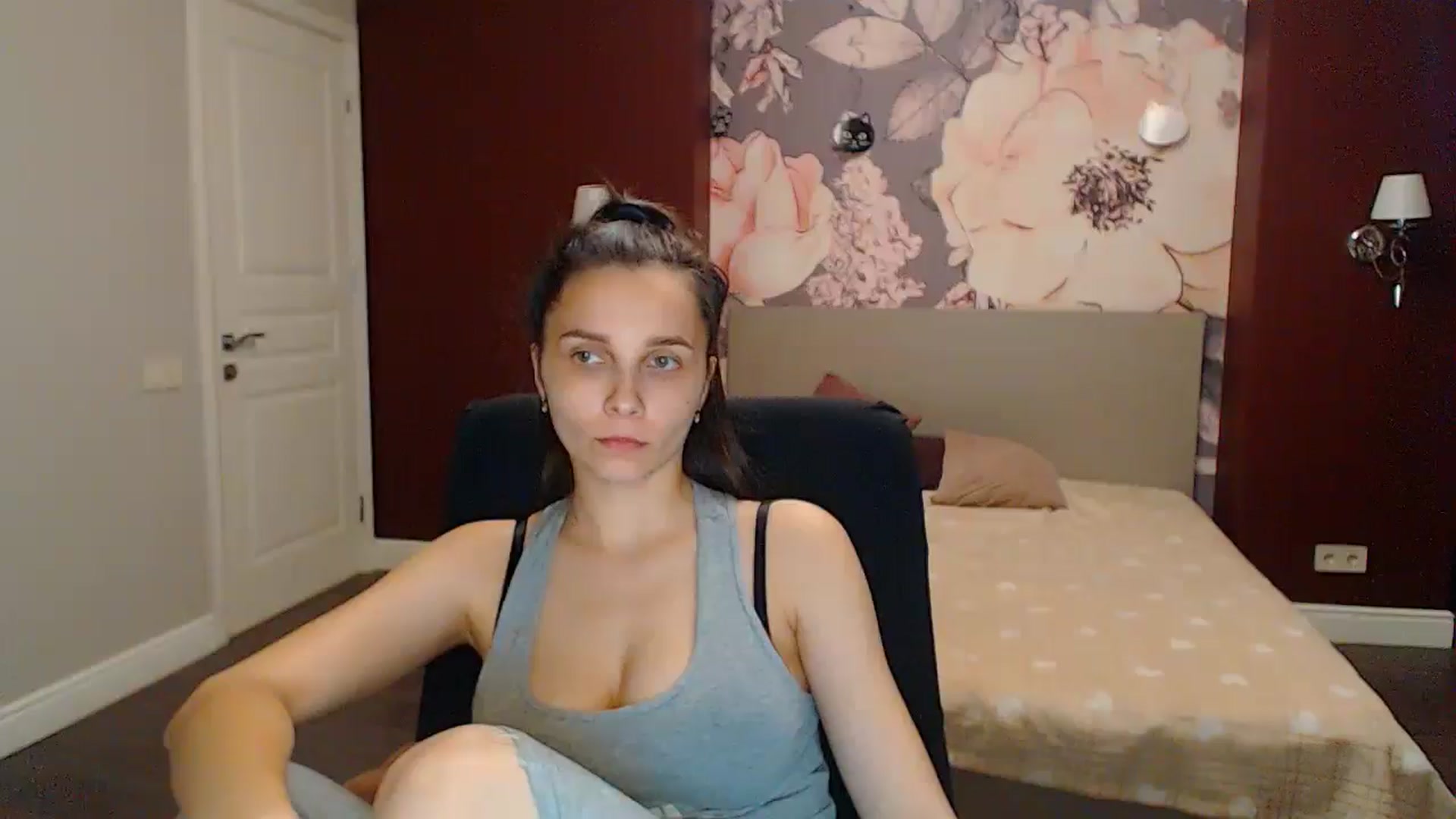 Gallery image thumbnail from Karina_Mils's myfreecams stream on, 06/08/2024, 16:58 image 7 of 20