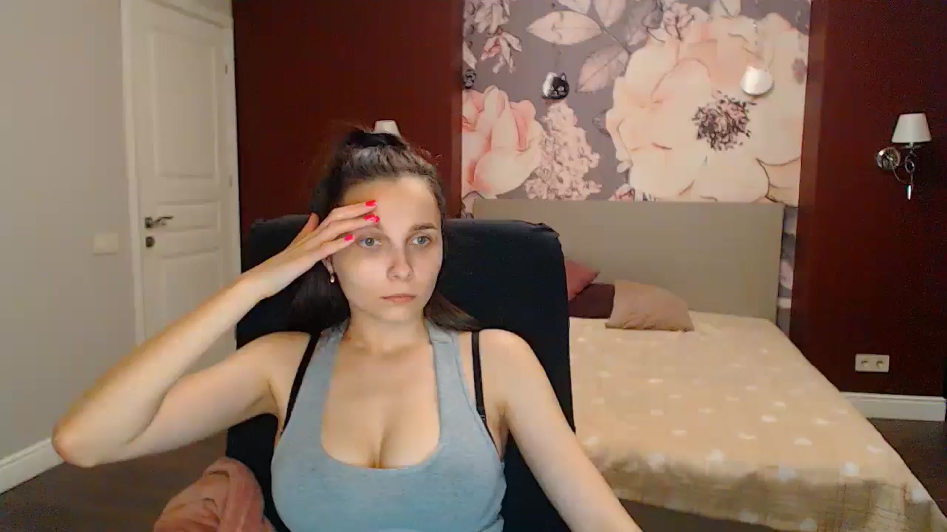 Gallery image thumbnail from Karina_Mils's myfreecams stream on, 06/08/2024, 16:58 image 14 of 20