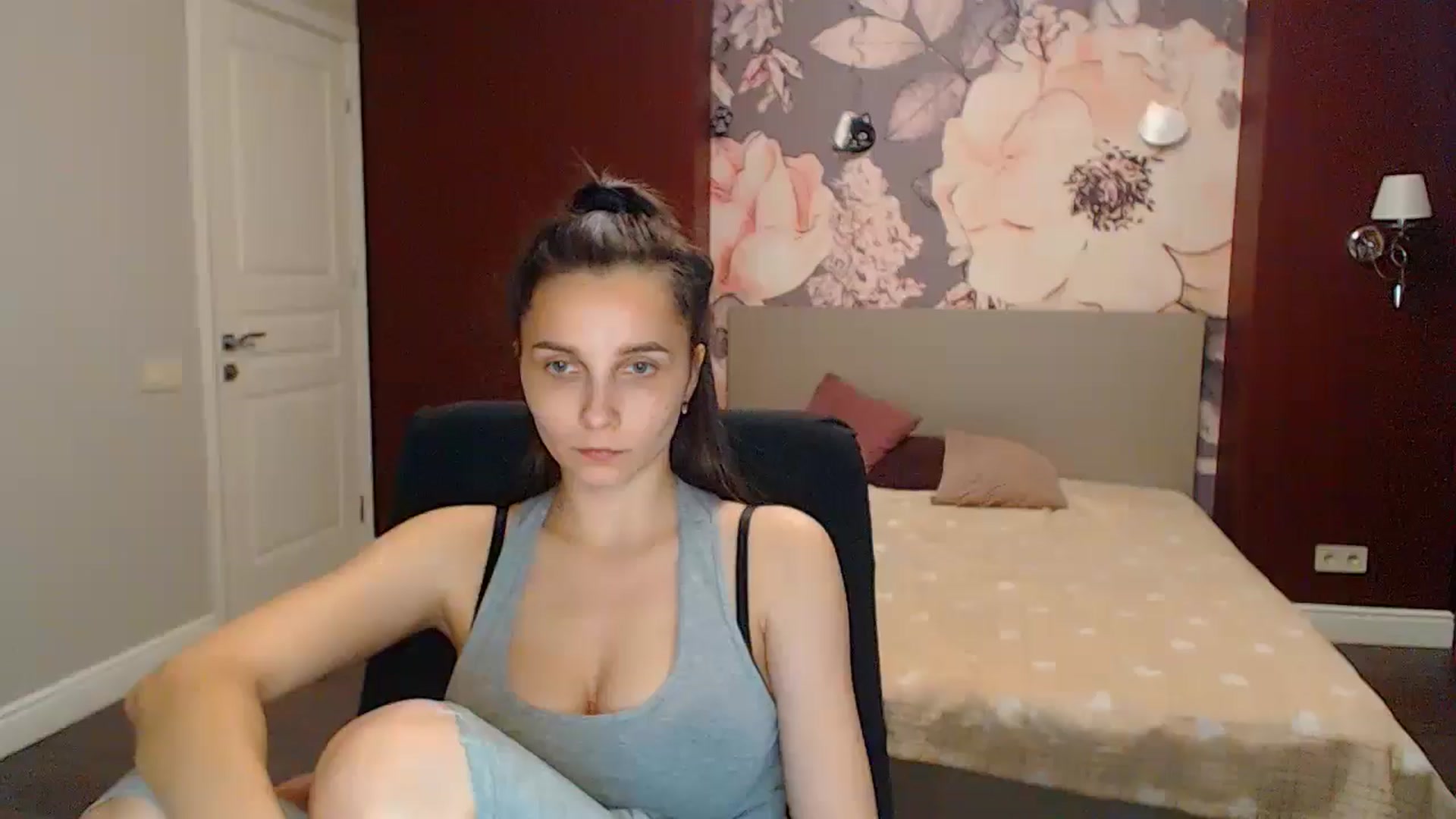 Gallery image thumbnail from Karina_Mils's myfreecams stream on, 06/08/2024, 16:58 image 6 of 20
