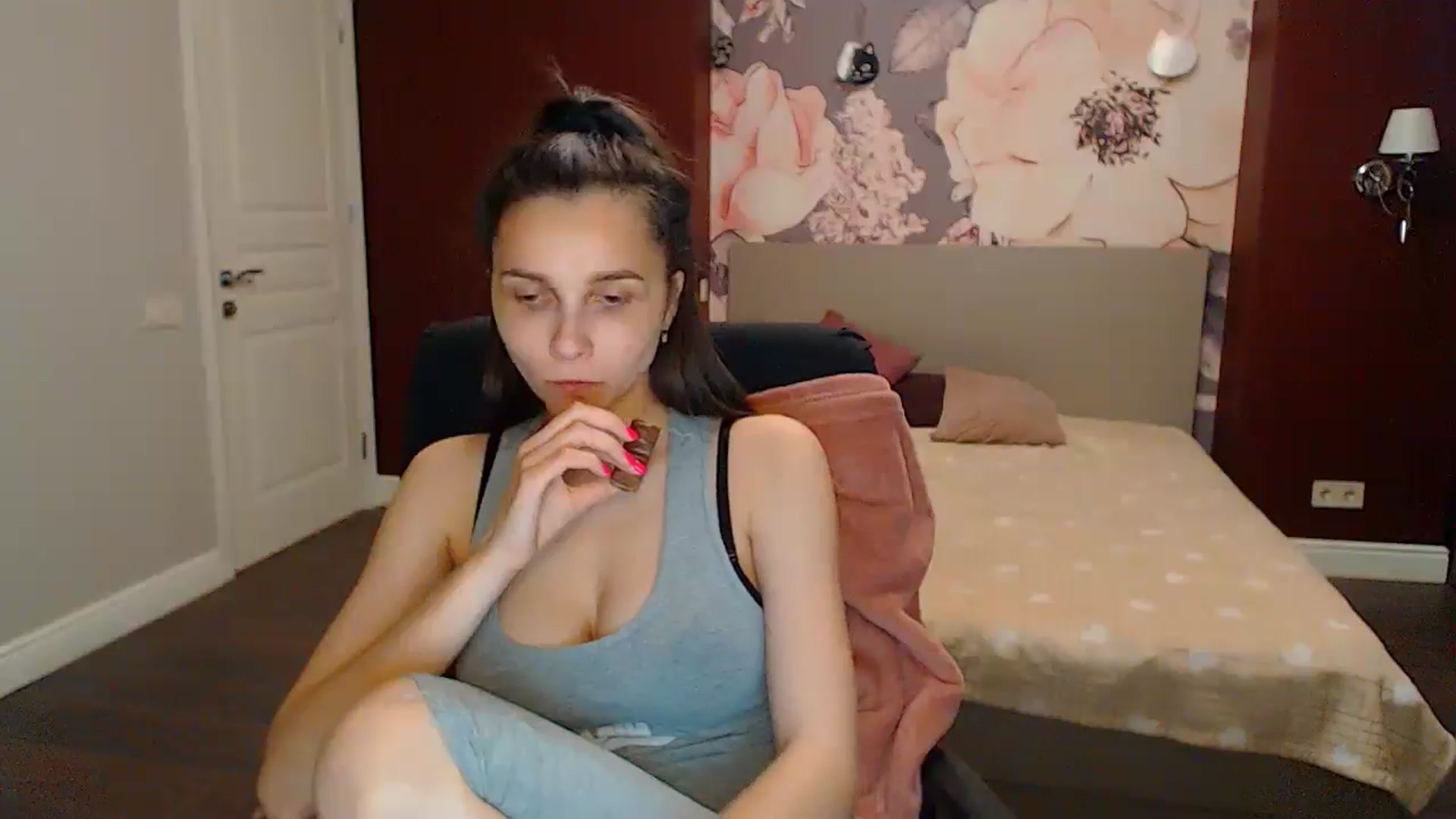 Gallery image thumbnail from Karina_Mils's myfreecams stream on, 06/08/2024, 16:58 image 5 of 20