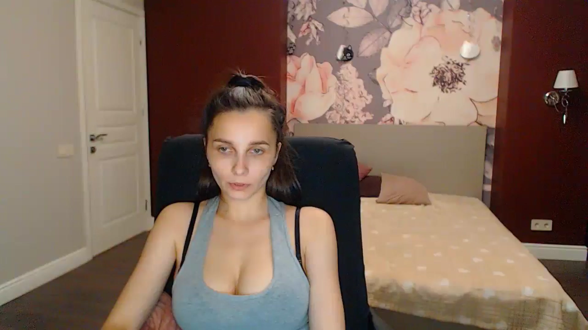 Gallery image thumbnail from Karina_Mils's myfreecams stream on, 06/08/2024, 16:58 image 18 of 20