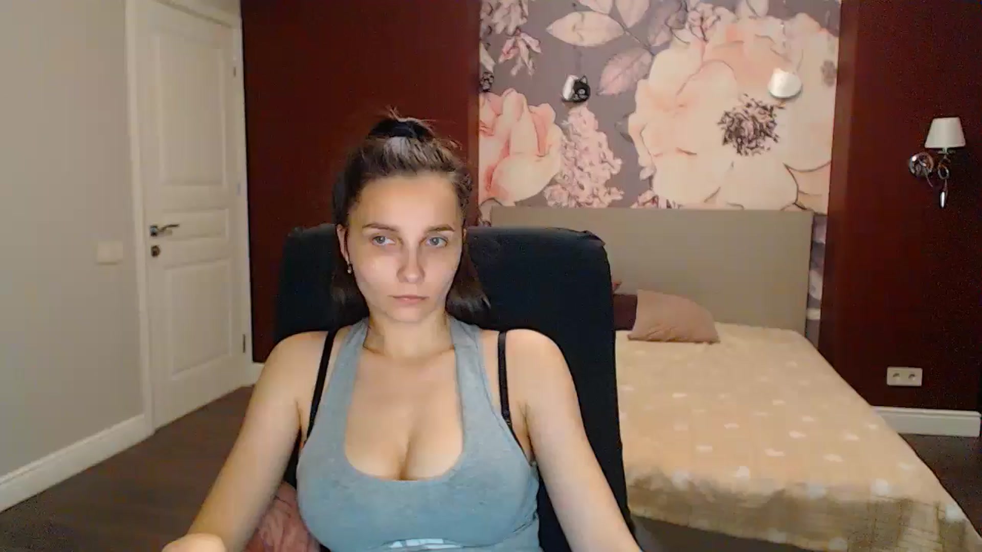 Gallery image thumbnail from Karina_Mils's myfreecams stream on, 06/08/2024, 16:58 image 17 of 20