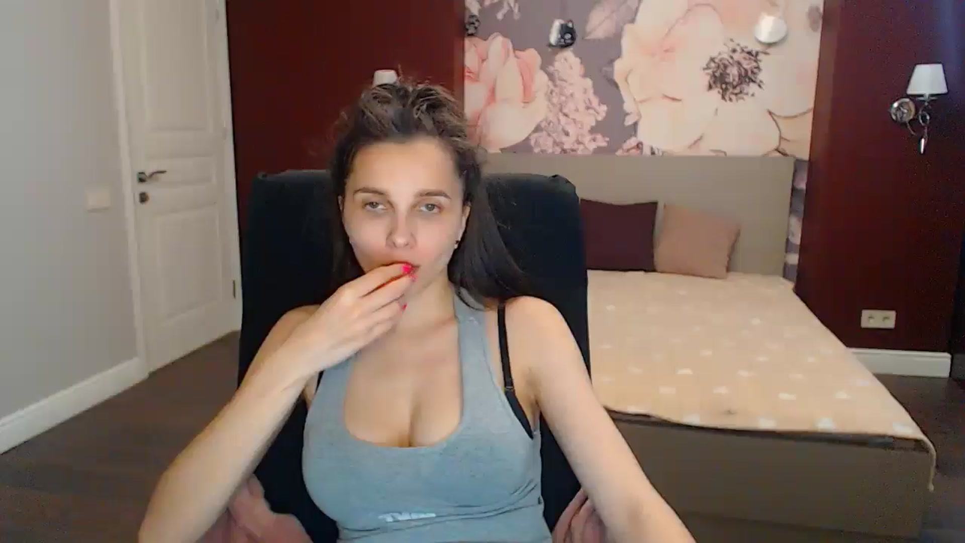 Gallery image thumbnail from Karina_Mils's myfreecams stream on, 06/09/2024, 15:21 image 16 of 20