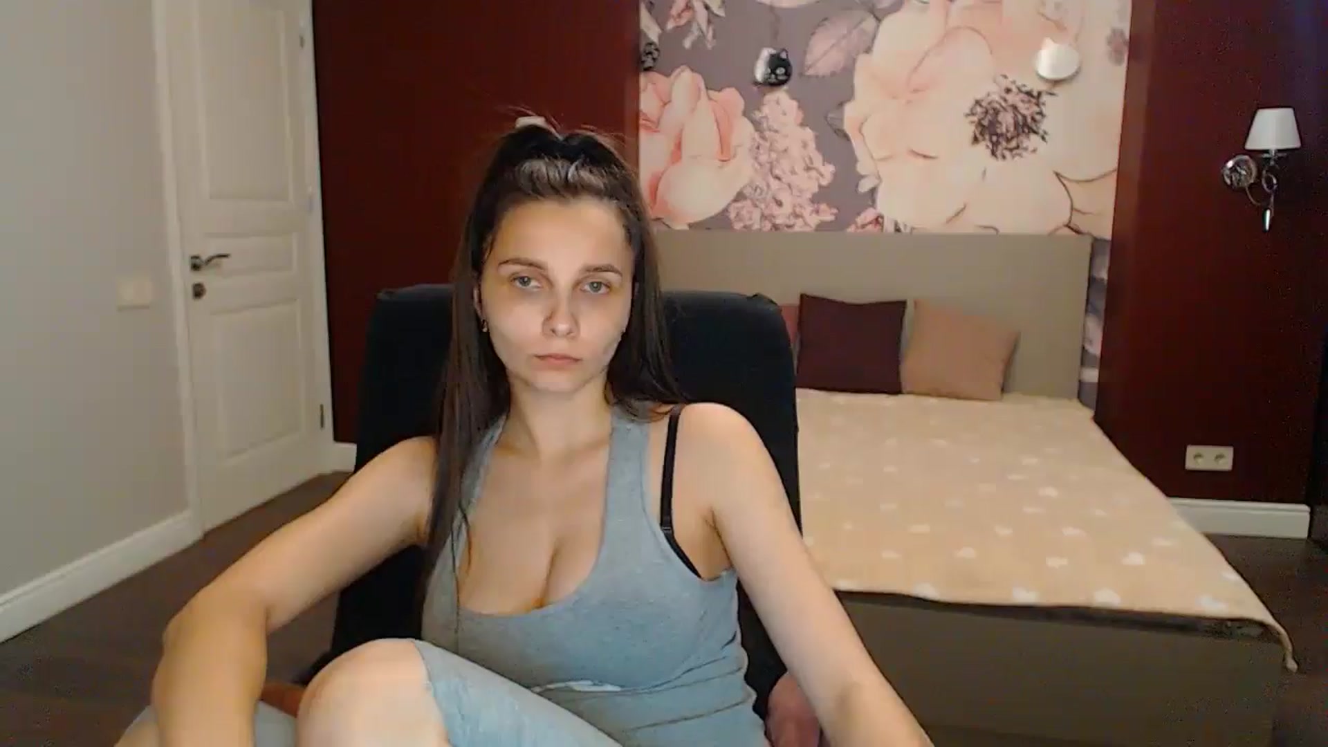 Gallery image thumbnail from Karina_Mils's myfreecams stream on, 06/09/2024, 16:46 image 9 of 20
