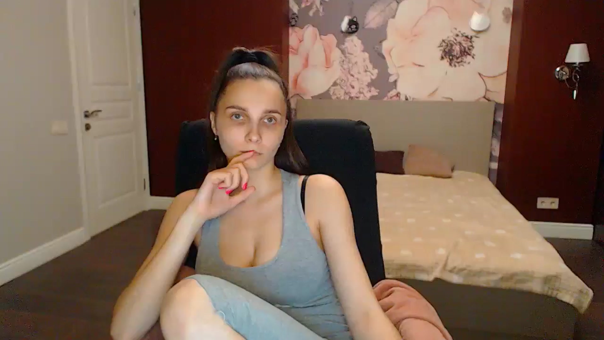 Gallery image thumbnail from Karina_Mils's myfreecams stream on, 06/09/2024, 20:34 image 11 of 20