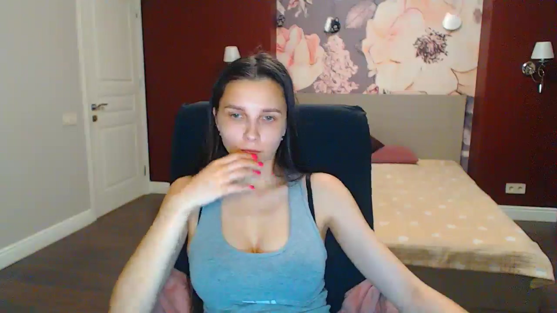 Gallery image thumbnail from Karina_Mils's myfreecams stream on, 06/13/2024, 11:32 image 17 of 20