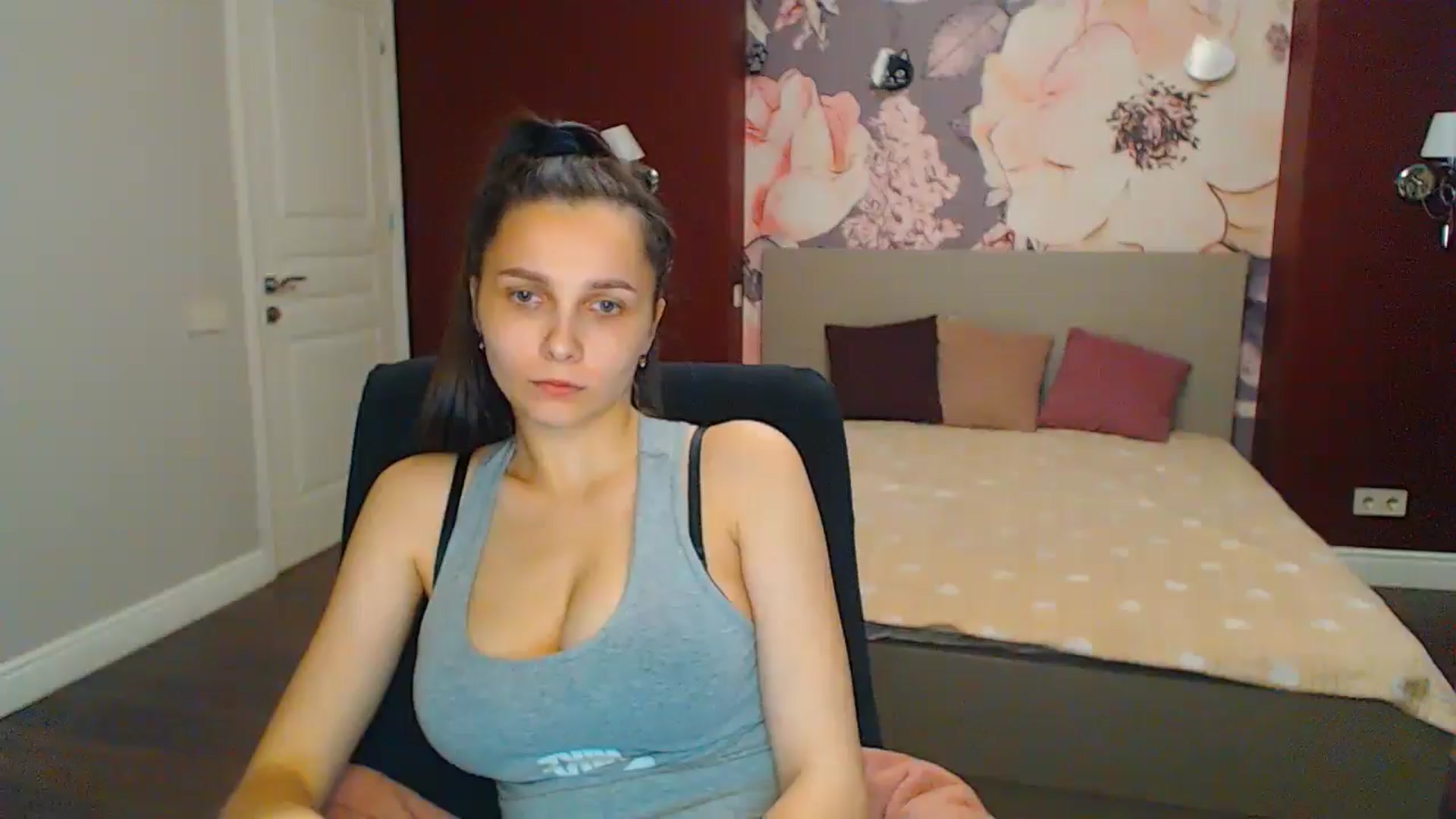 Gallery image thumbnail from Karina_Mils's myfreecams stream on, 06/14/2024, 13:37 image 1 of 20