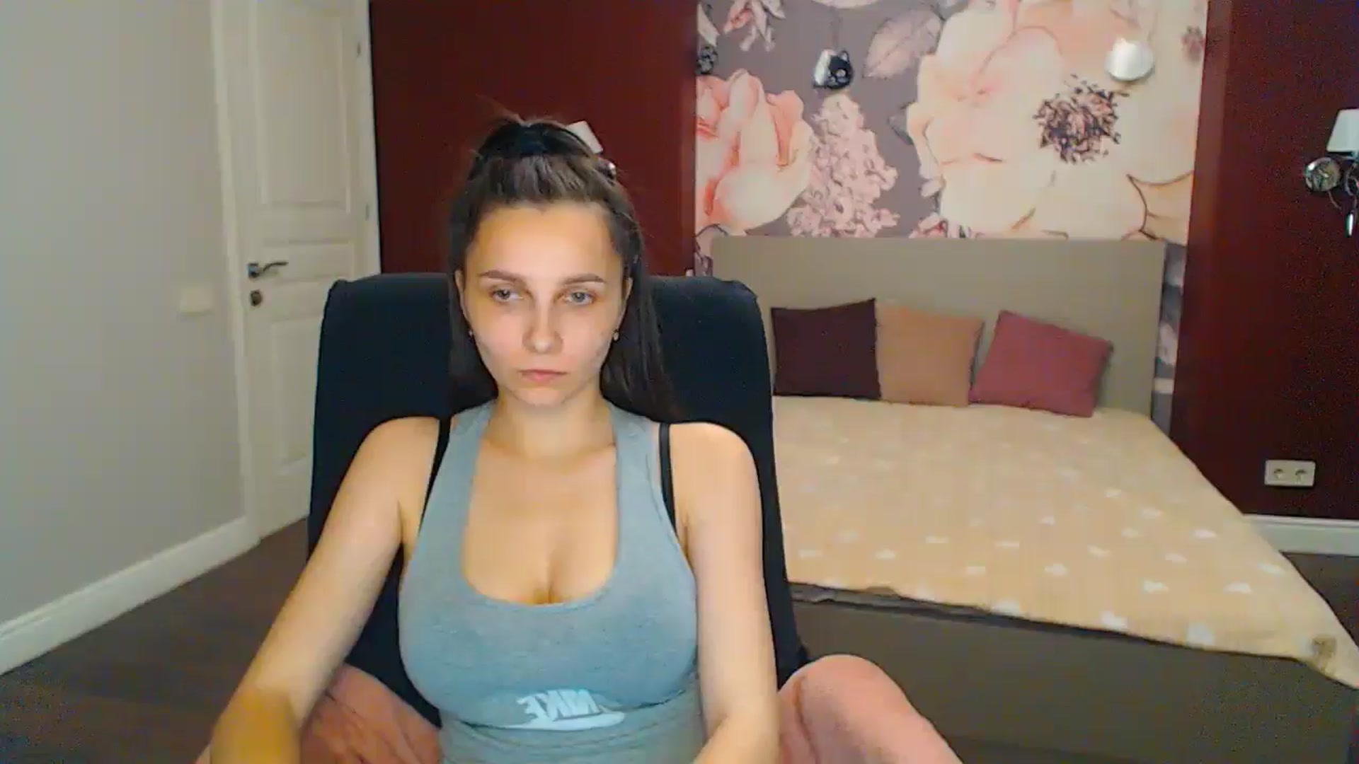 Gallery image thumbnail from Karina_Mils's myfreecams stream on, 06/14/2024, 13:37 image 18 of 20
