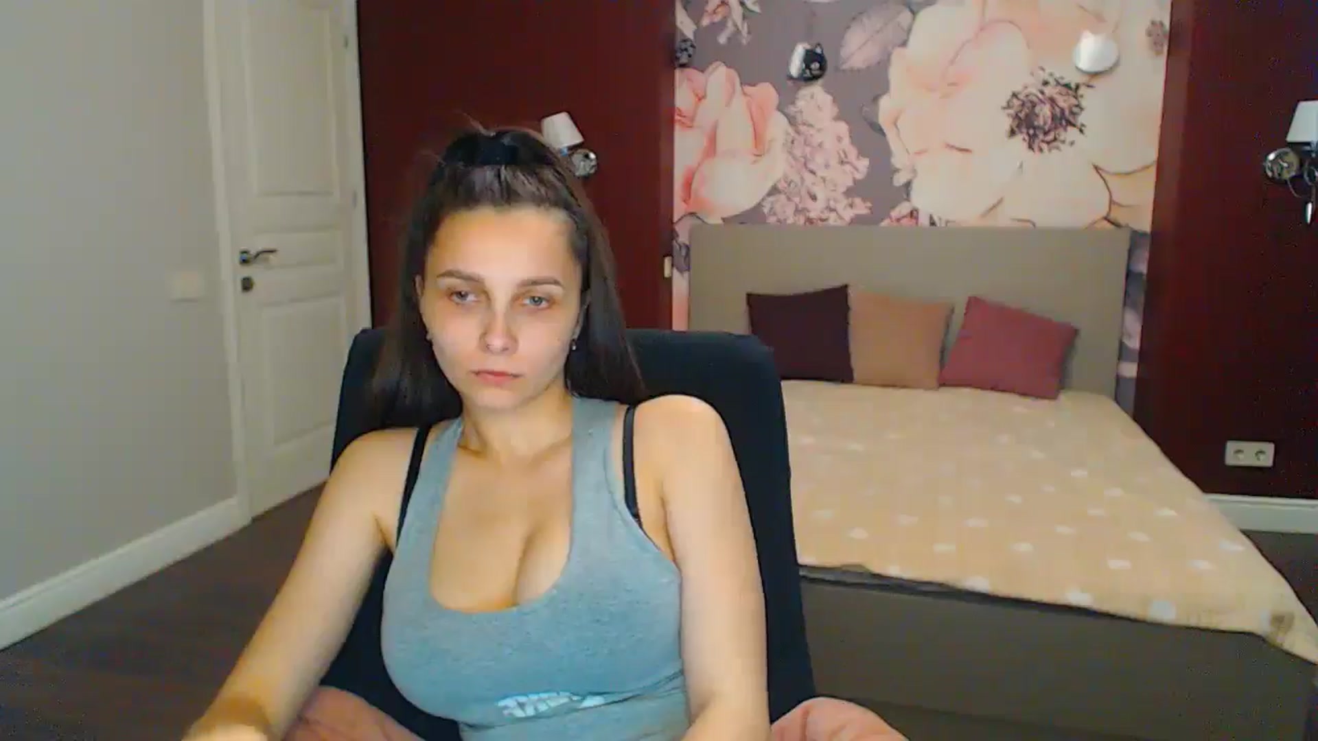 Gallery image thumbnail from Karina_Mils's myfreecams stream on, 06/14/2024, 13:37 image 12 of 20