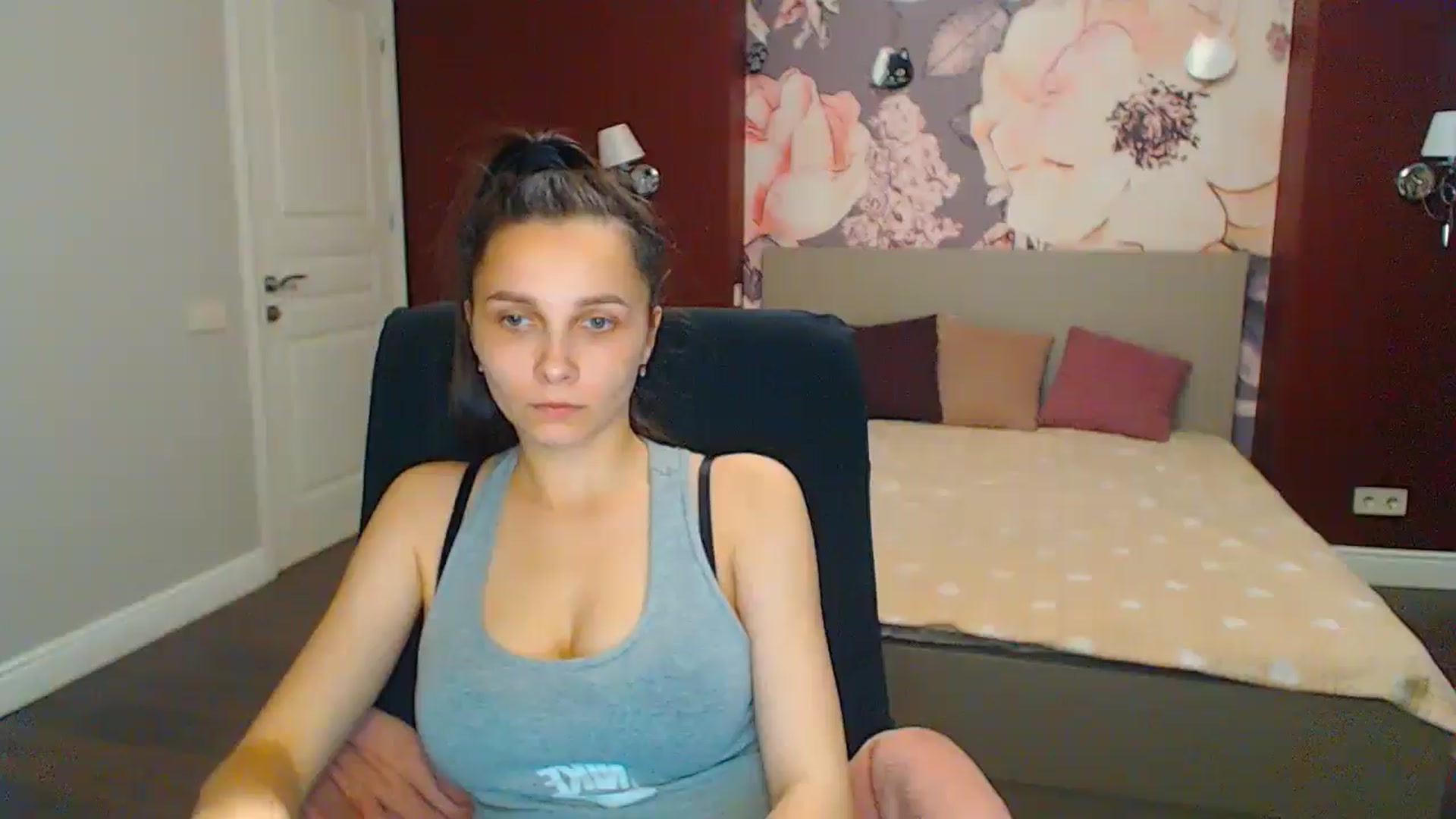 Gallery image thumbnail from Karina_Mils's myfreecams stream on, 06/14/2024, 13:37 image 16 of 20