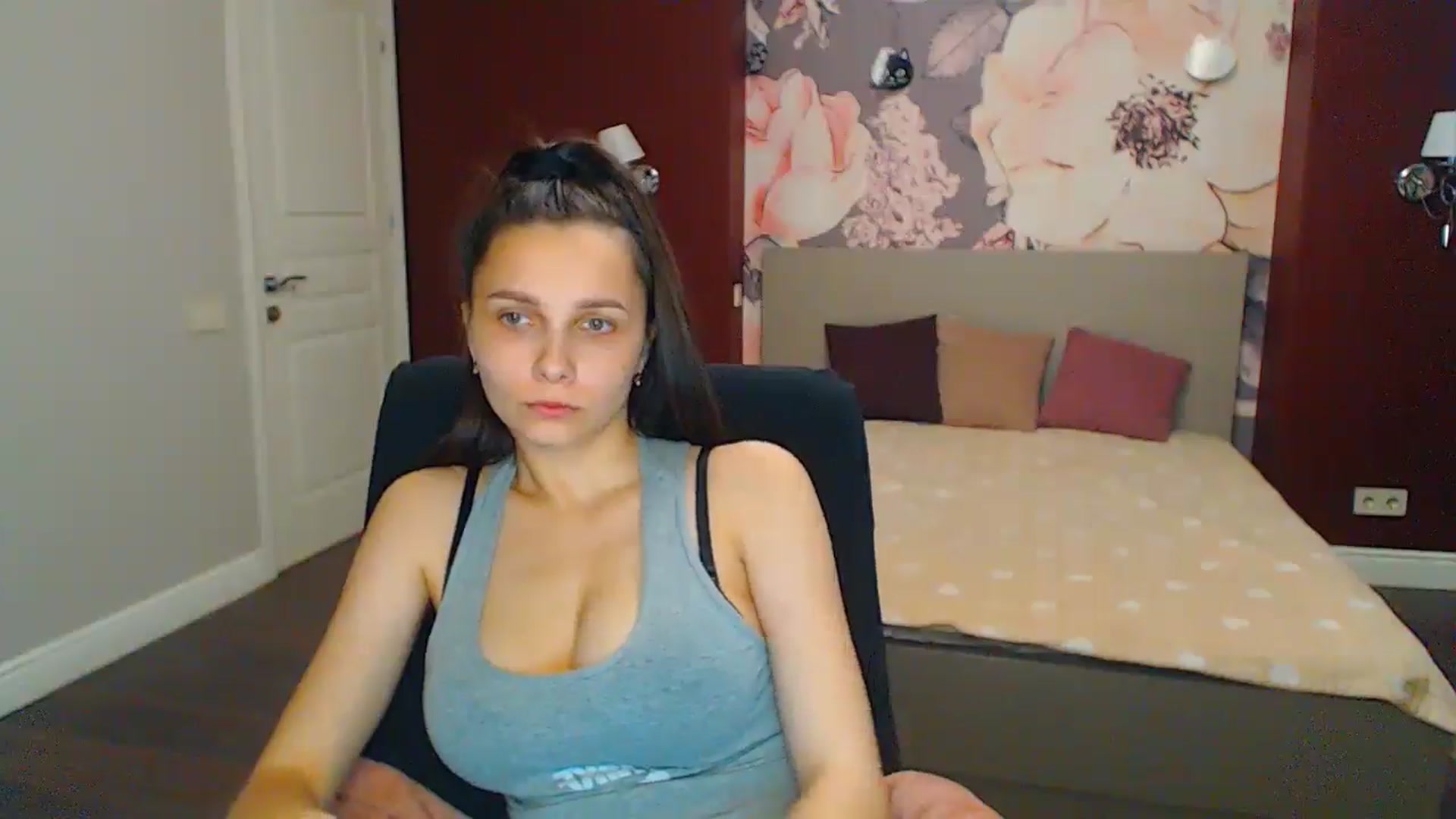 Gallery image thumbnail from Karina_Mils's myfreecams stream on, 06/14/2024, 13:37 image 10 of 20