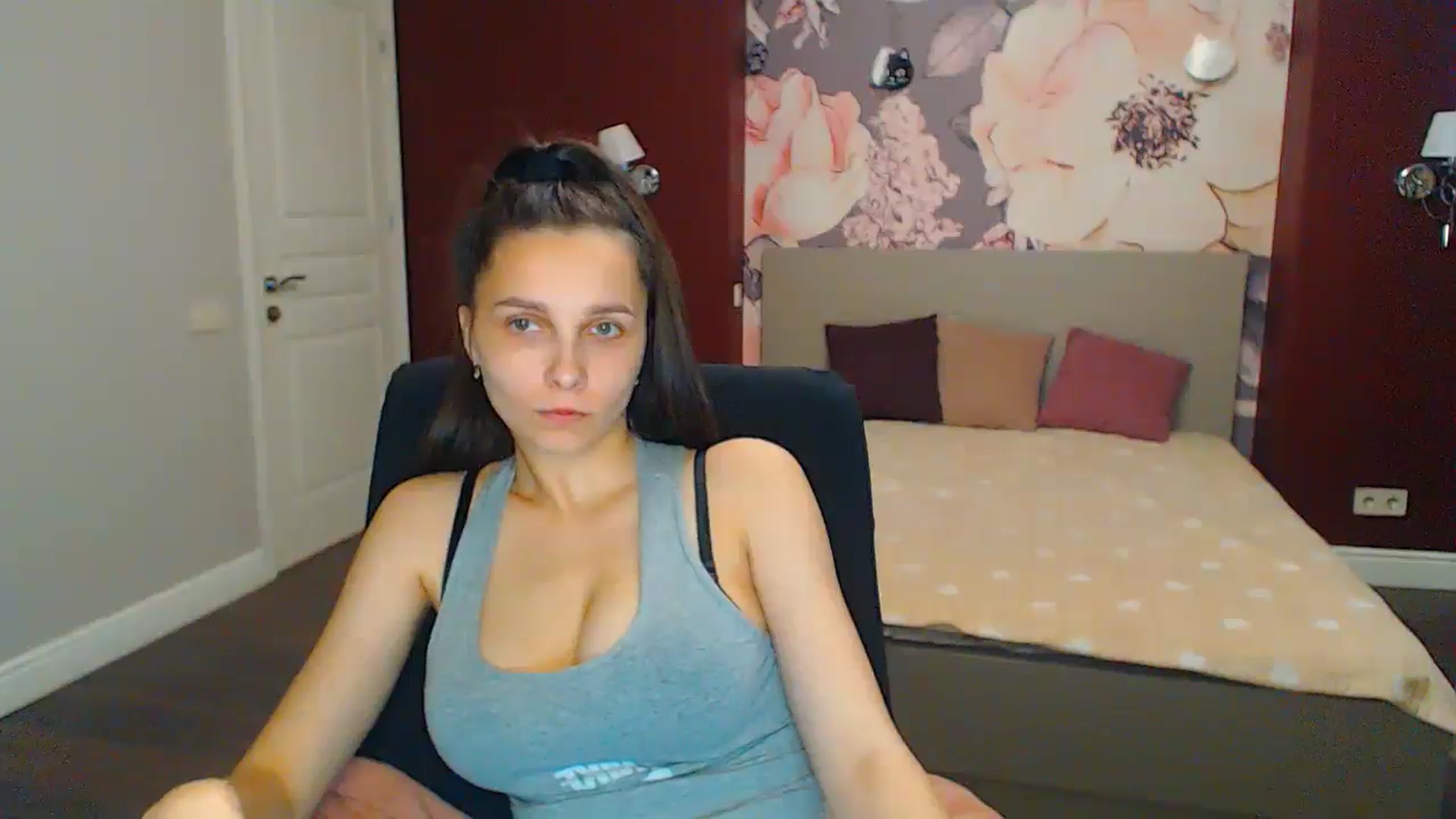 Gallery image thumbnail from Karina_Mils's myfreecams stream on, 06/14/2024, 13:37 image 11 of 20