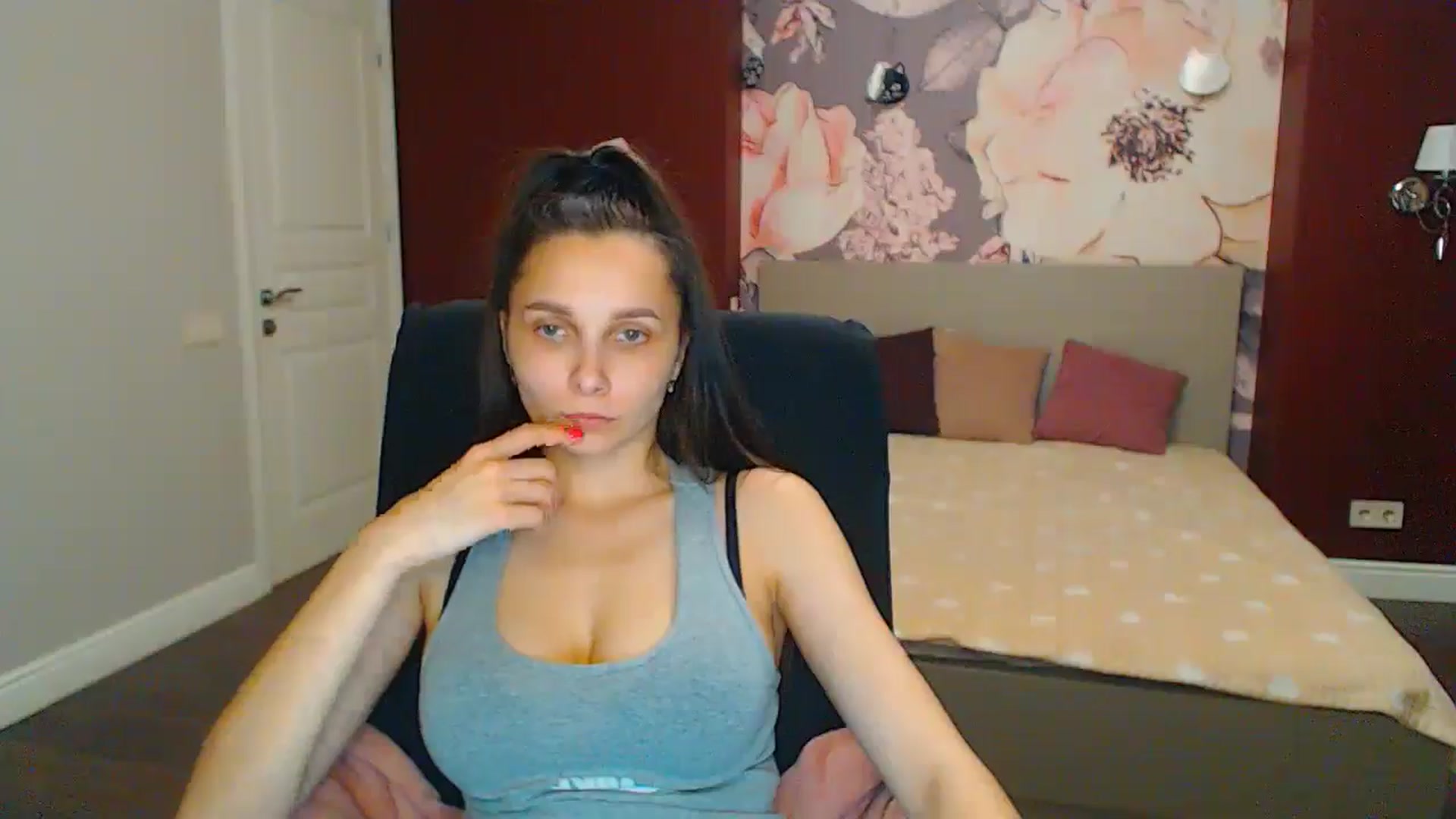 Gallery image thumbnail from Karina_Mils's myfreecams stream on, 06/14/2024, 16:25 image 7 of 20