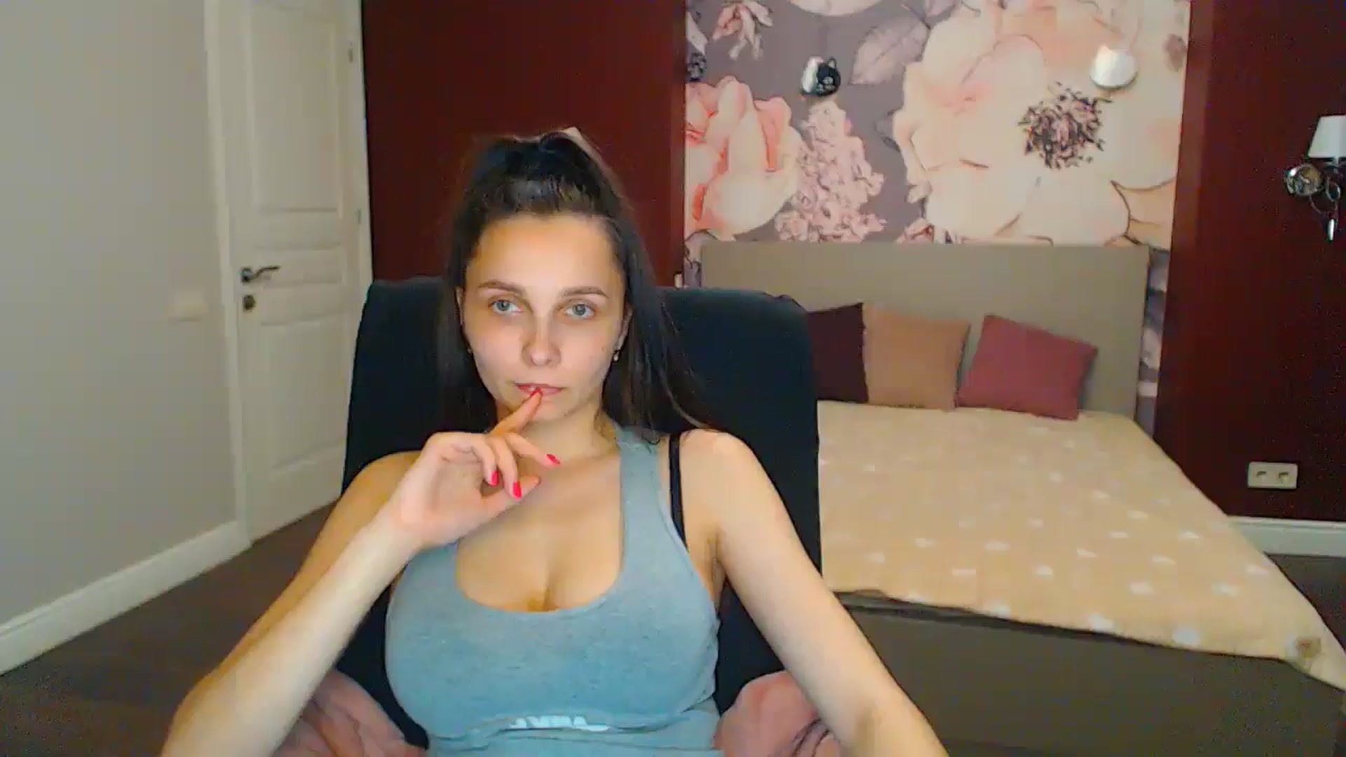 Gallery image thumbnail from Karina_Mils's myfreecams stream on, 06/14/2024, 16:25 image 4 of 20