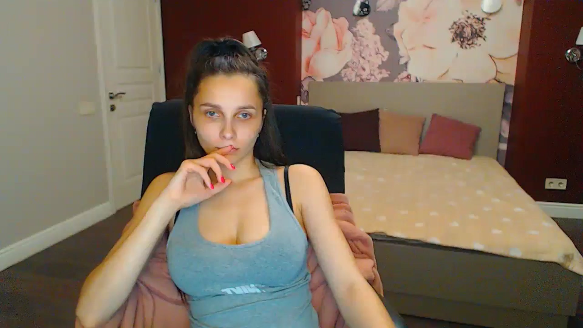 Gallery image thumbnail from Karina_Mils's myfreecams stream on, 06/14/2024, 17:54 image 15 of 20