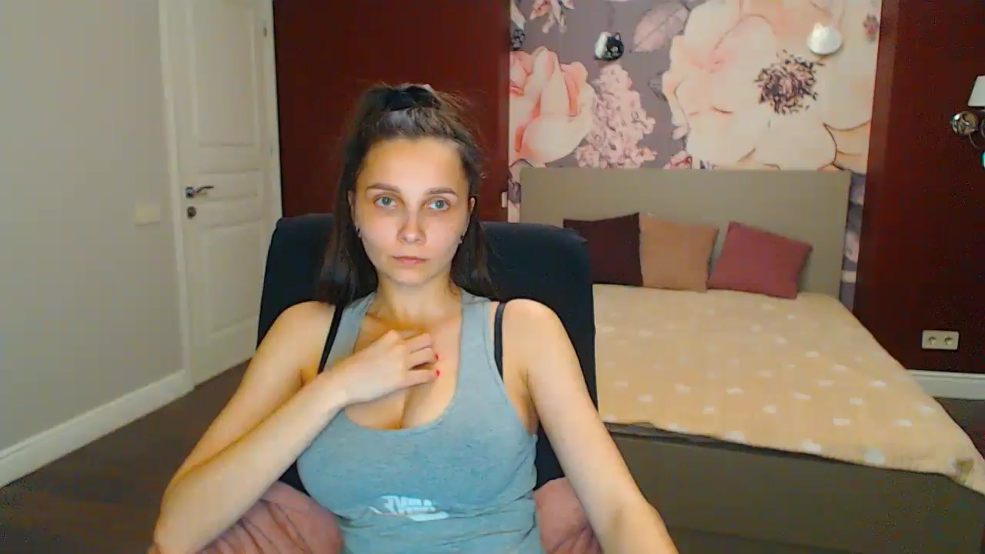 Gallery image thumbnail from Karina_Mils's myfreecams stream on, 06/14/2024, 18:51 image 9 of 20