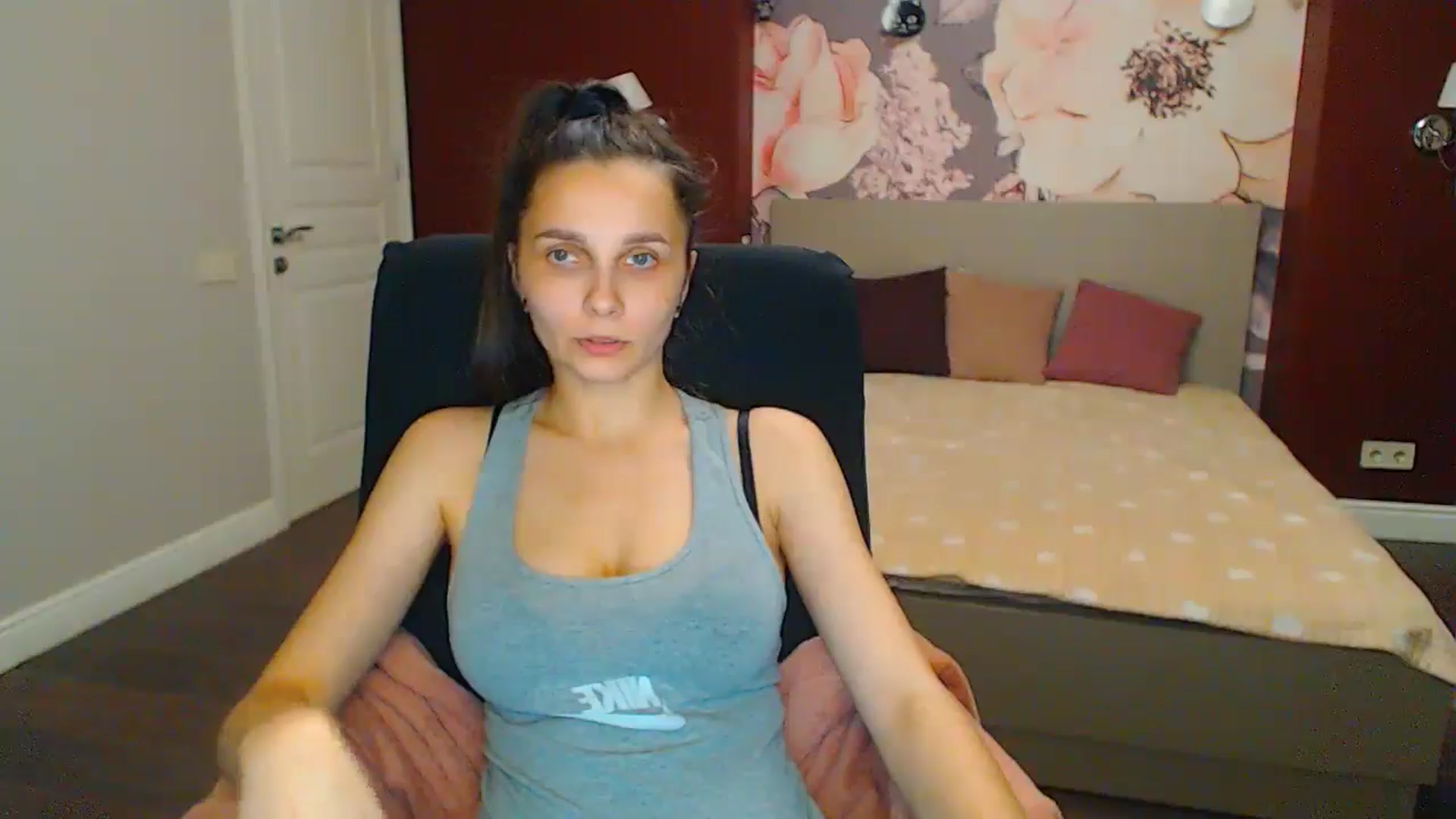 Gallery image thumbnail from Karina_Mils's myfreecams stream on, 06/14/2024, 18:51 image 16 of 20