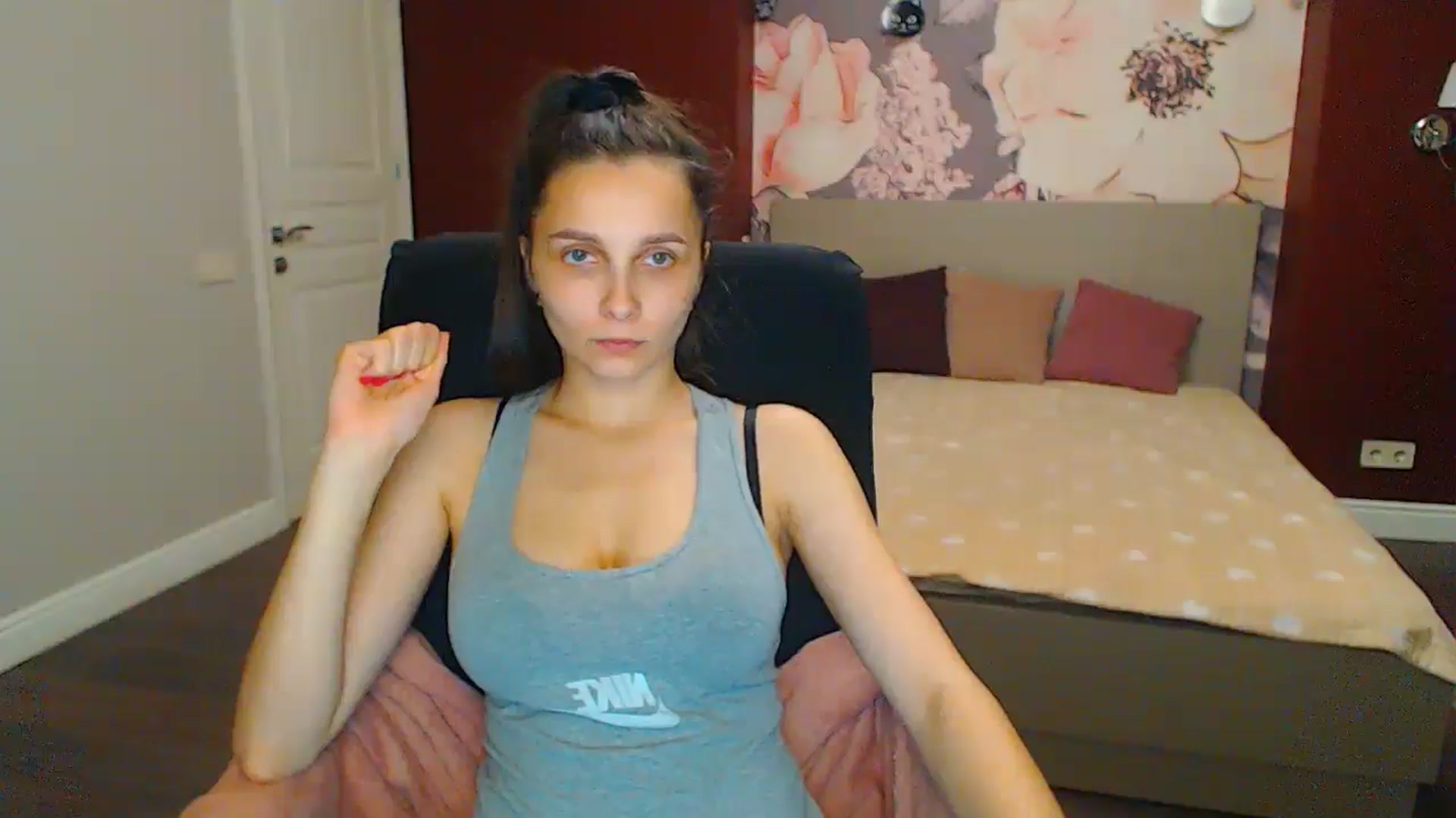 Gallery image thumbnail from Karina_Mils's myfreecams stream on, 06/14/2024, 18:51 image 14 of 20