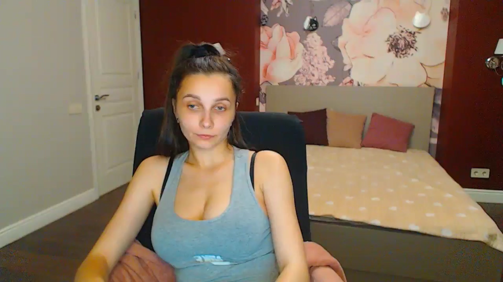 Gallery image thumbnail from Karina_Mils's myfreecams stream on, 06/14/2024, 18:51 image 10 of 20