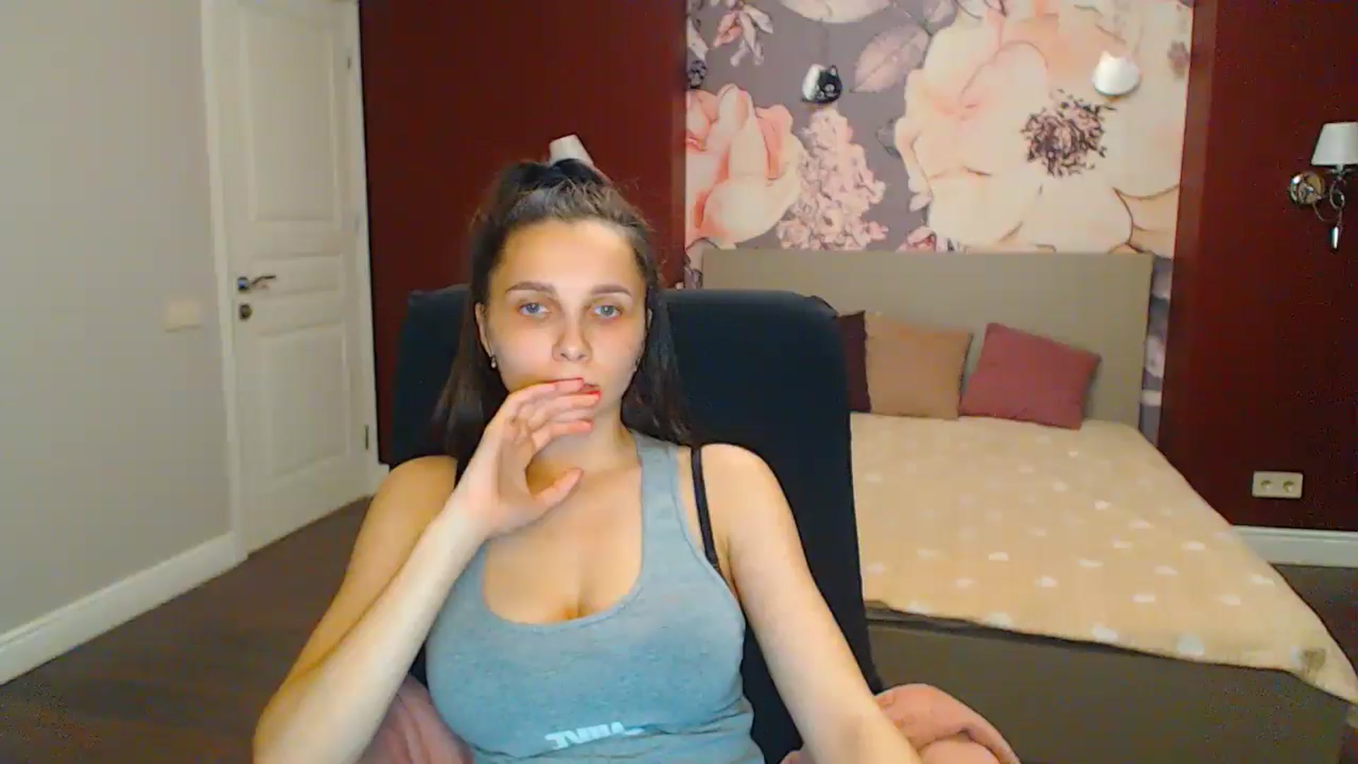Gallery image thumbnail from Karina_Mils's myfreecams stream on, 06/14/2024, 19:33 image 19 of 20