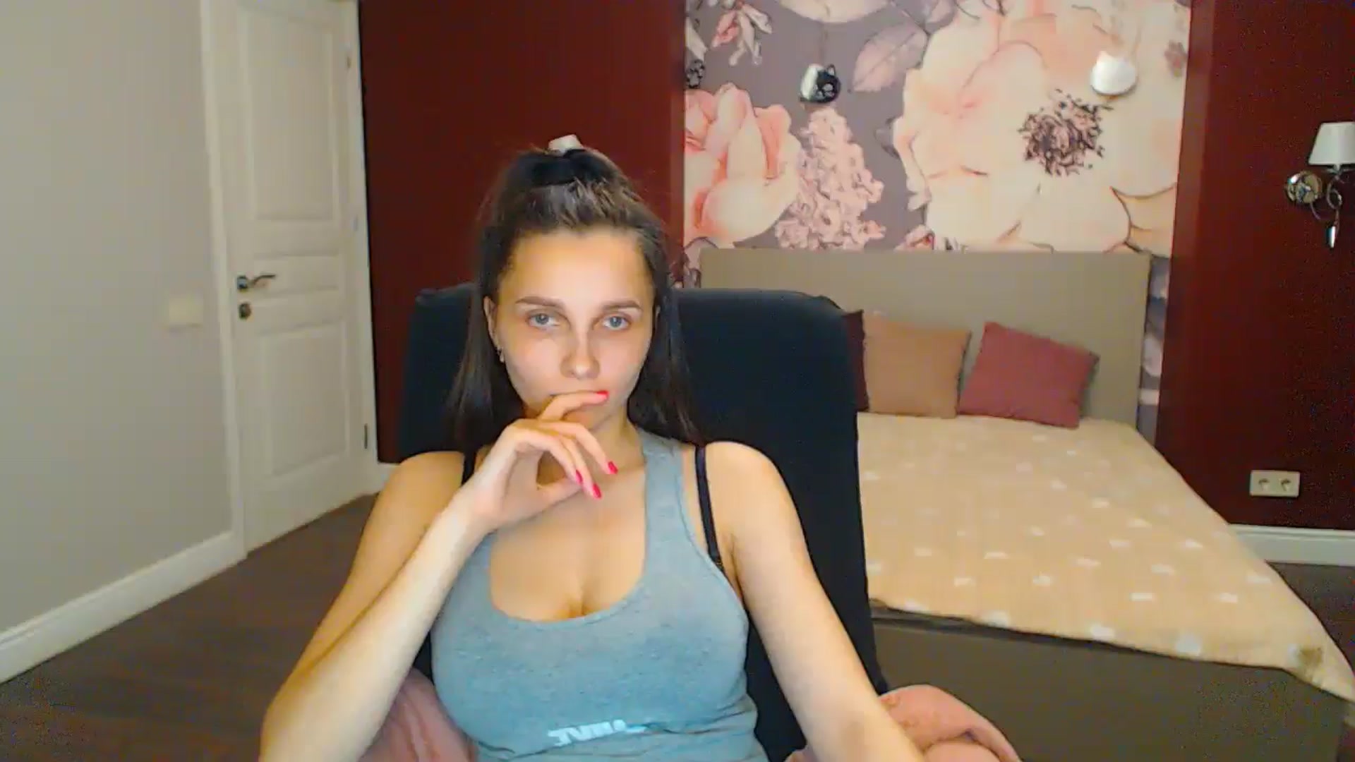 Gallery image thumbnail from Karina_Mils's myfreecams stream on, 06/14/2024, 19:33 image 18 of 20
