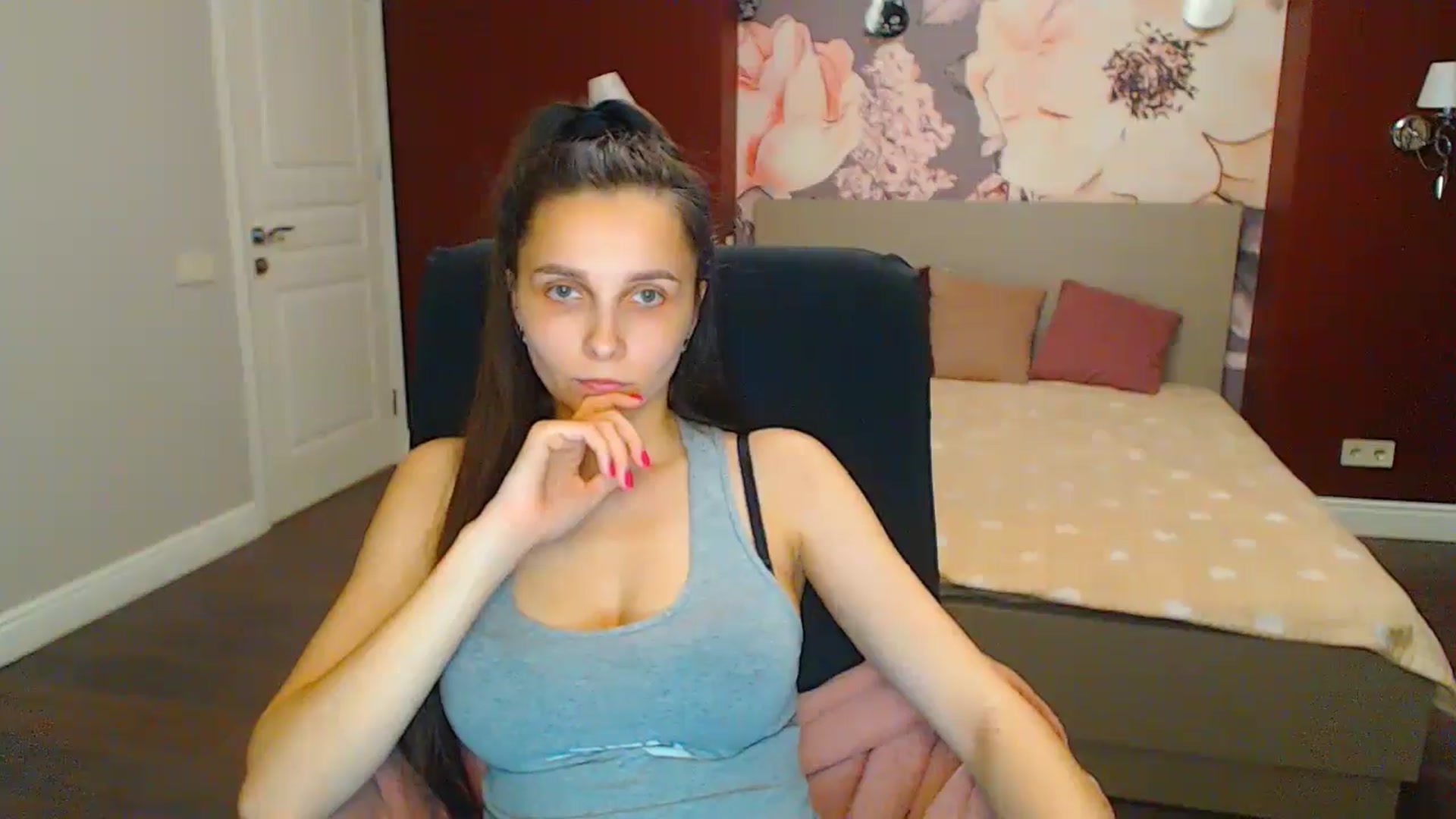 Gallery image thumbnail from Karina_Mils's myfreecams stream on, 06/14/2024, 19:33 image 9 of 20