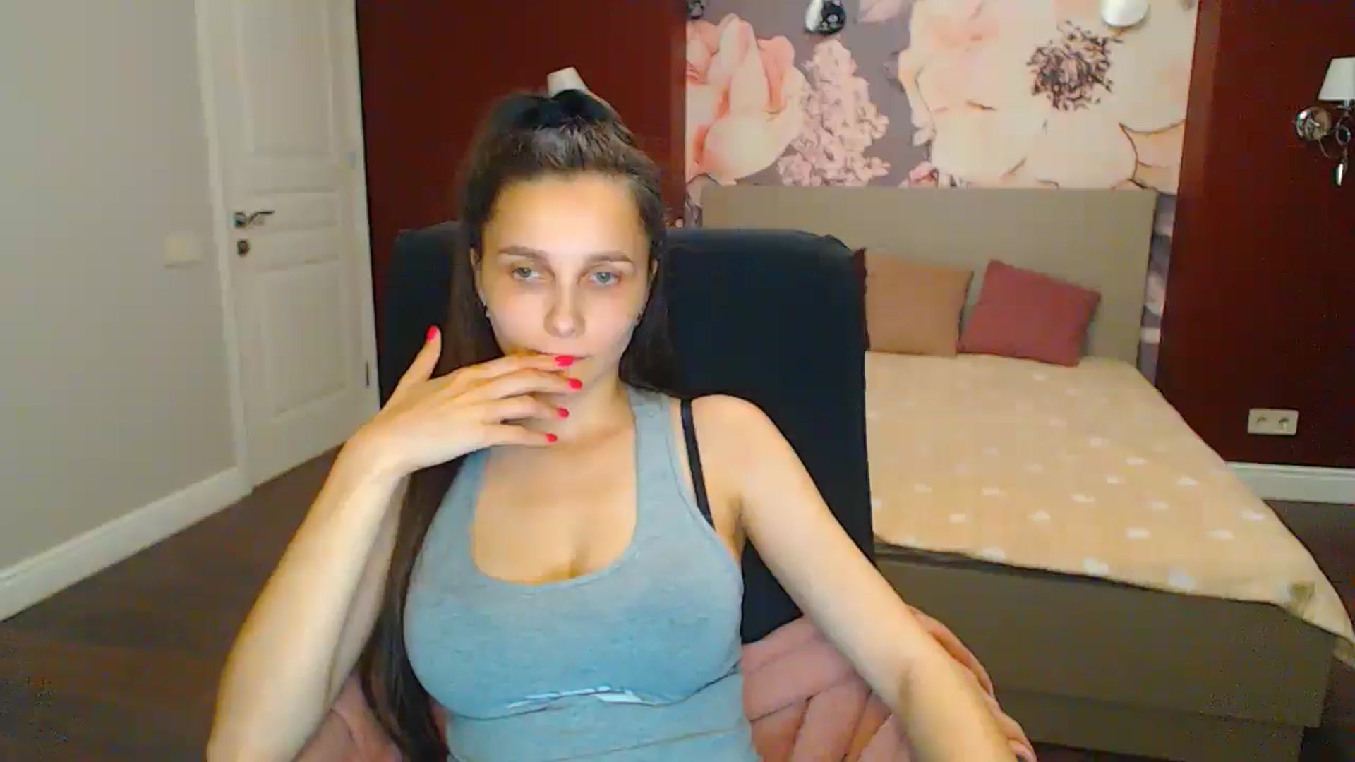 Gallery image thumbnail from Karina_Mils's myfreecams stream on, 06/14/2024, 19:33 image 6 of 20