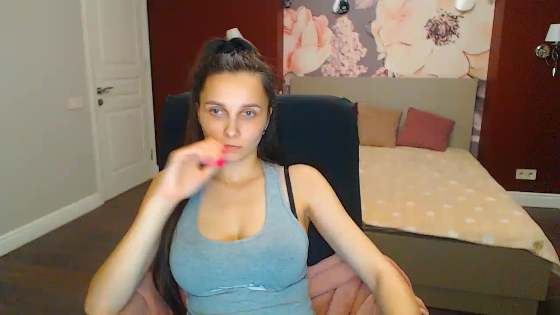 Gallery image thumbnail from Karina_Mils's myfreecams stream on, 06/14/2024, 19:33 image 8 of 20