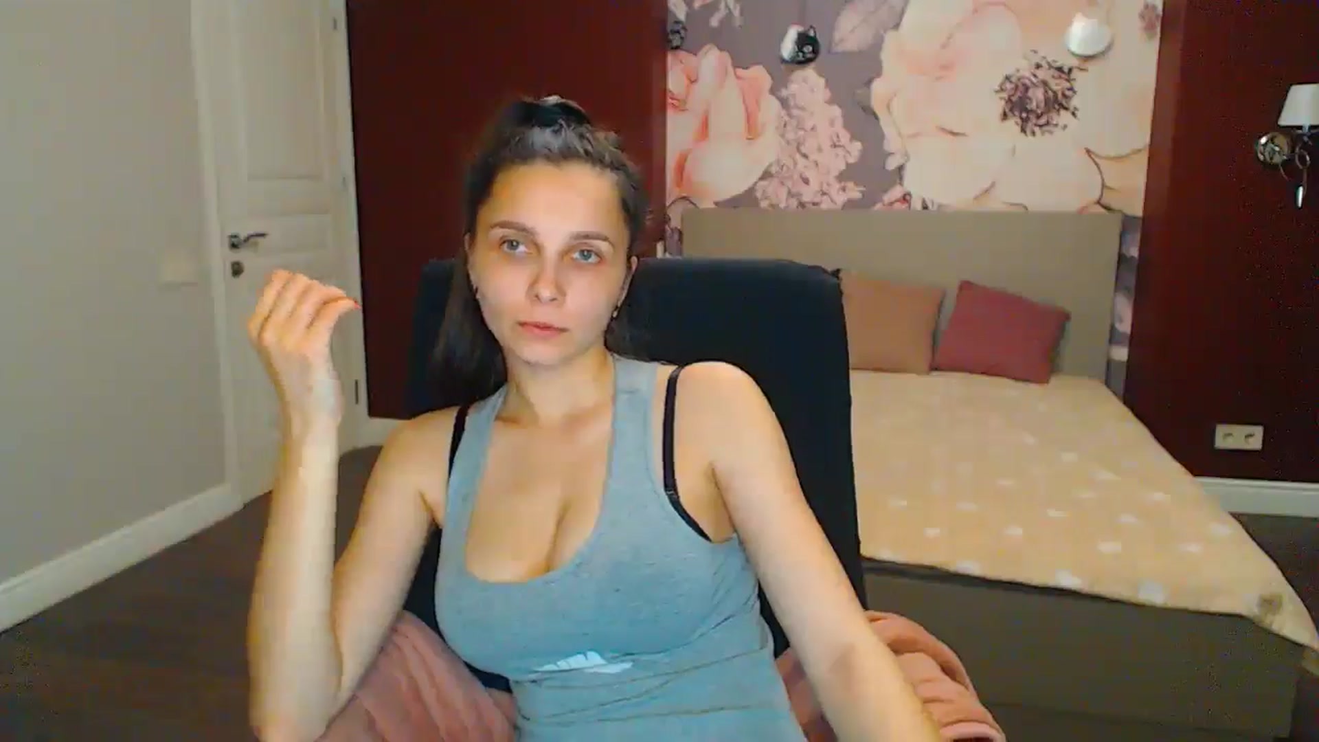 Gallery image thumbnail from Karina_Mils's myfreecams stream on, 06/14/2024, 19:33 image 14 of 20