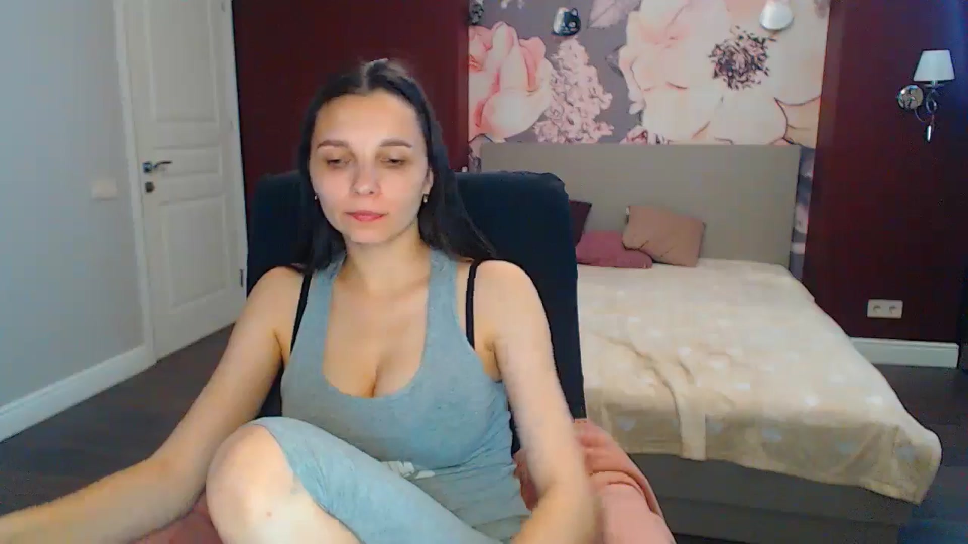 Gallery image thumbnail from Karina_Mils's myfreecams stream on, 06/21/2024, 15:04 image 6 of 20