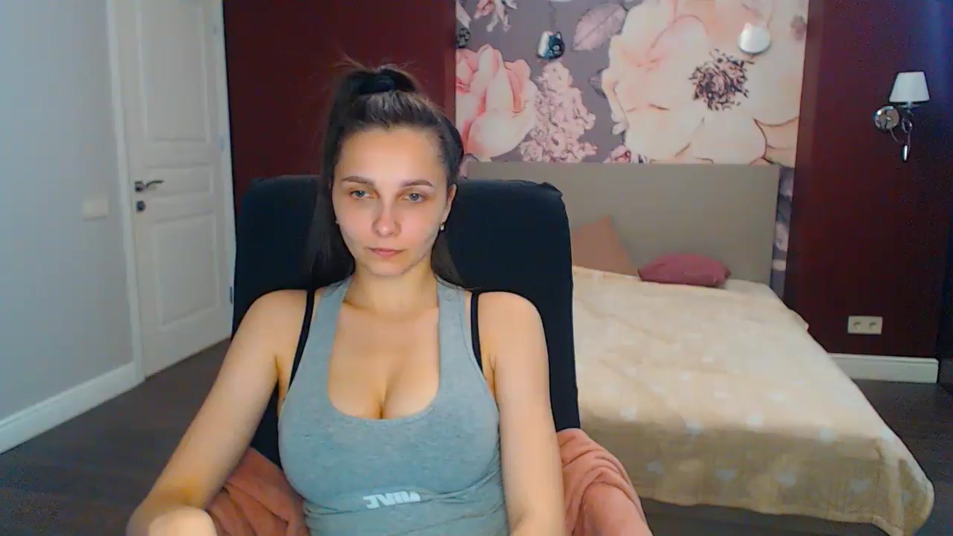 Gallery image thumbnail from Karina_Mils's myfreecams stream on, 06/22/2024, 15:41 image 14 of 20