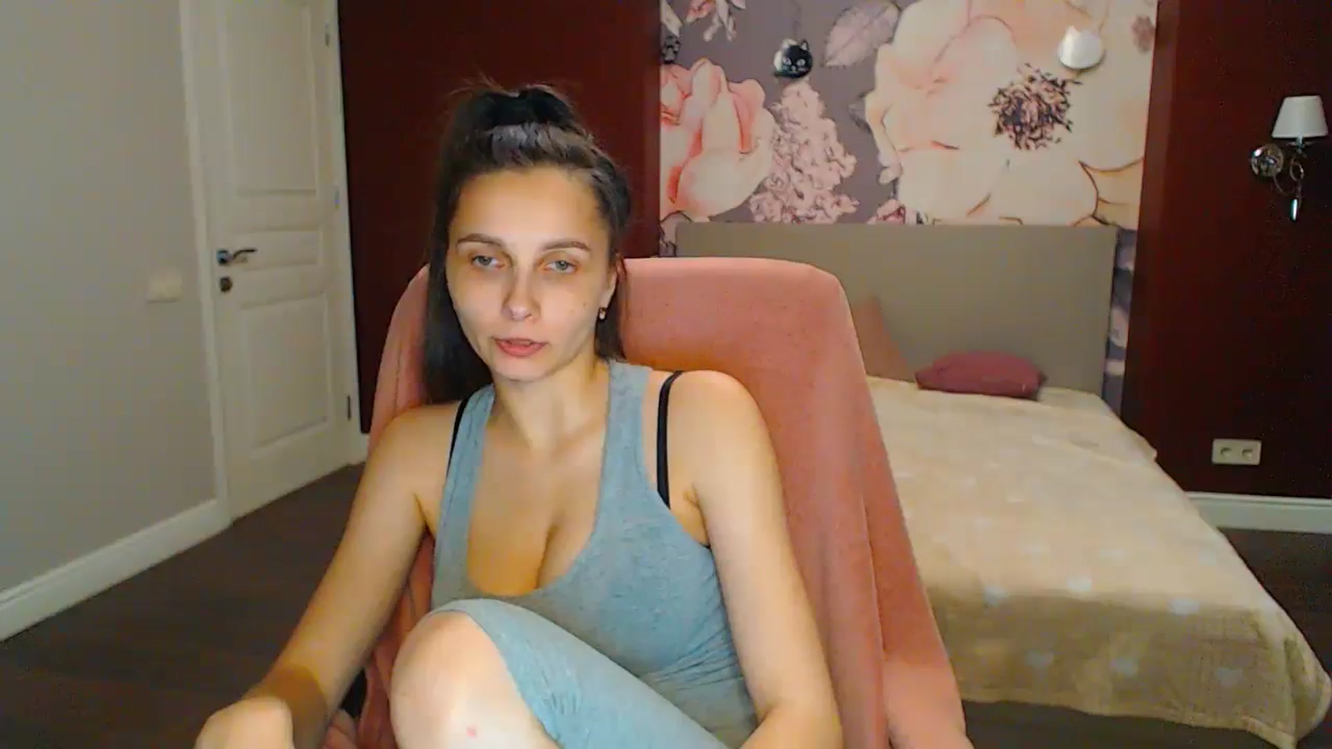 Gallery image thumbnail from Karina_Mils's myfreecams stream on, 06/22/2024, 17:53 image 4 of 20