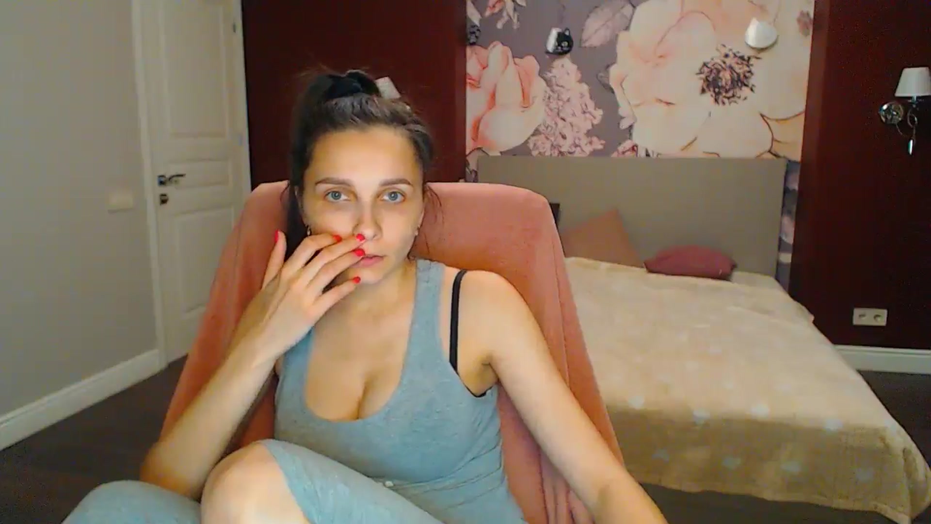 Gallery image thumbnail from Karina_Mils's myfreecams stream on, 06/22/2024, 17:53 image 18 of 20
