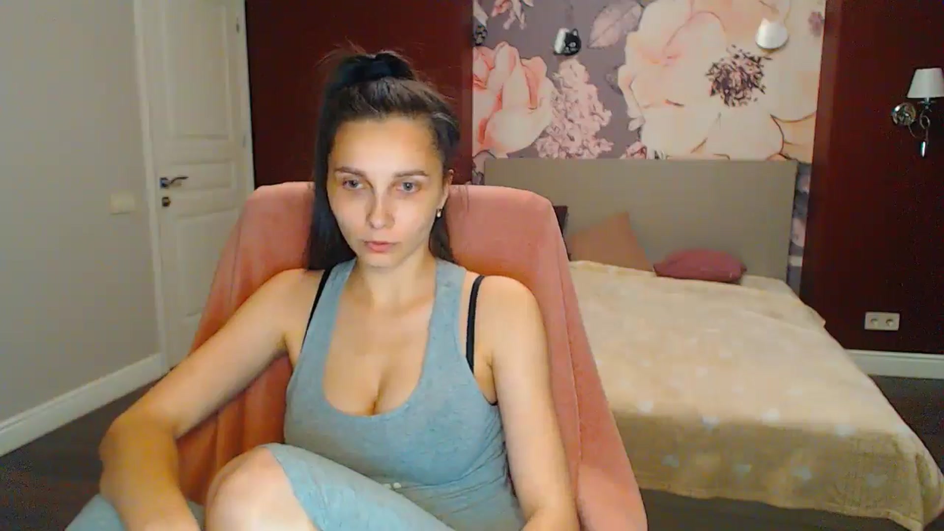 Gallery image thumbnail from Karina_Mils's myfreecams stream on, 06/22/2024, 17:53 image 16 of 20