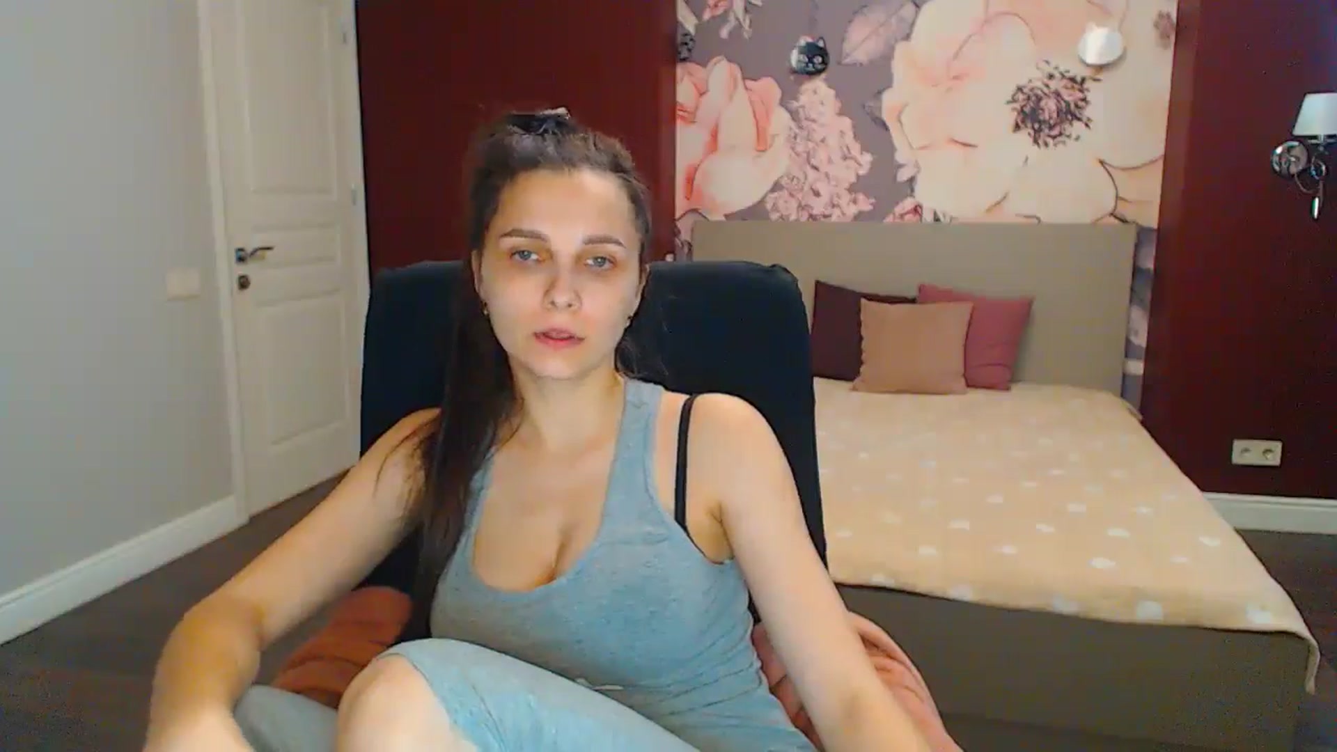 Gallery image thumbnail from Karina_Mils's myfreecams stream on, 06/23/2024, 16:06 image 4 of 20