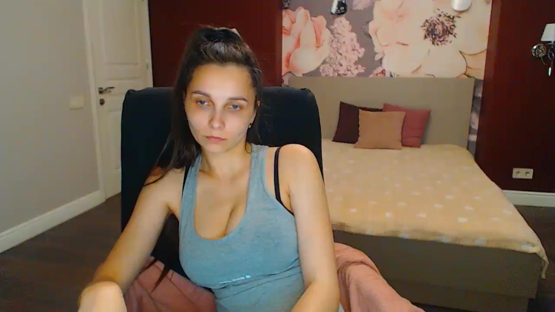 Gallery image thumbnail from Karina_Mils's myfreecams stream on, 06/23/2024, 17:45 image 9 of 20