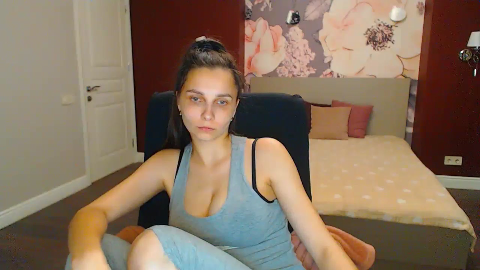 Gallery image thumbnail from Karina_Mils's myfreecams stream on, 06/23/2024, 17:45 image 18 of 20