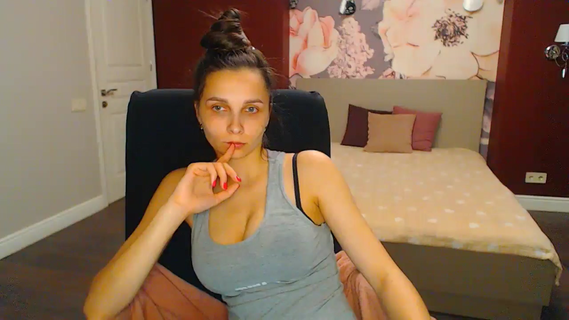 Gallery image thumbnail from Karina_Mils's myfreecams stream on, 06/23/2024, 17:45 image 10 of 20