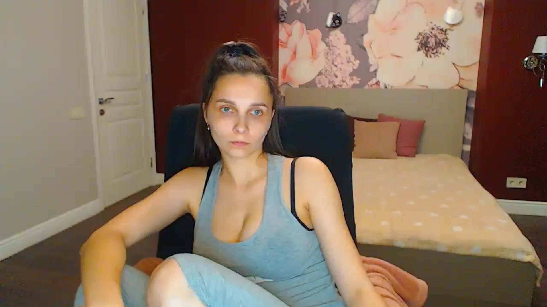 Gallery image thumbnail from Karina_Mils's myfreecams stream on, 06/23/2024, 17:45 image 16 of 20