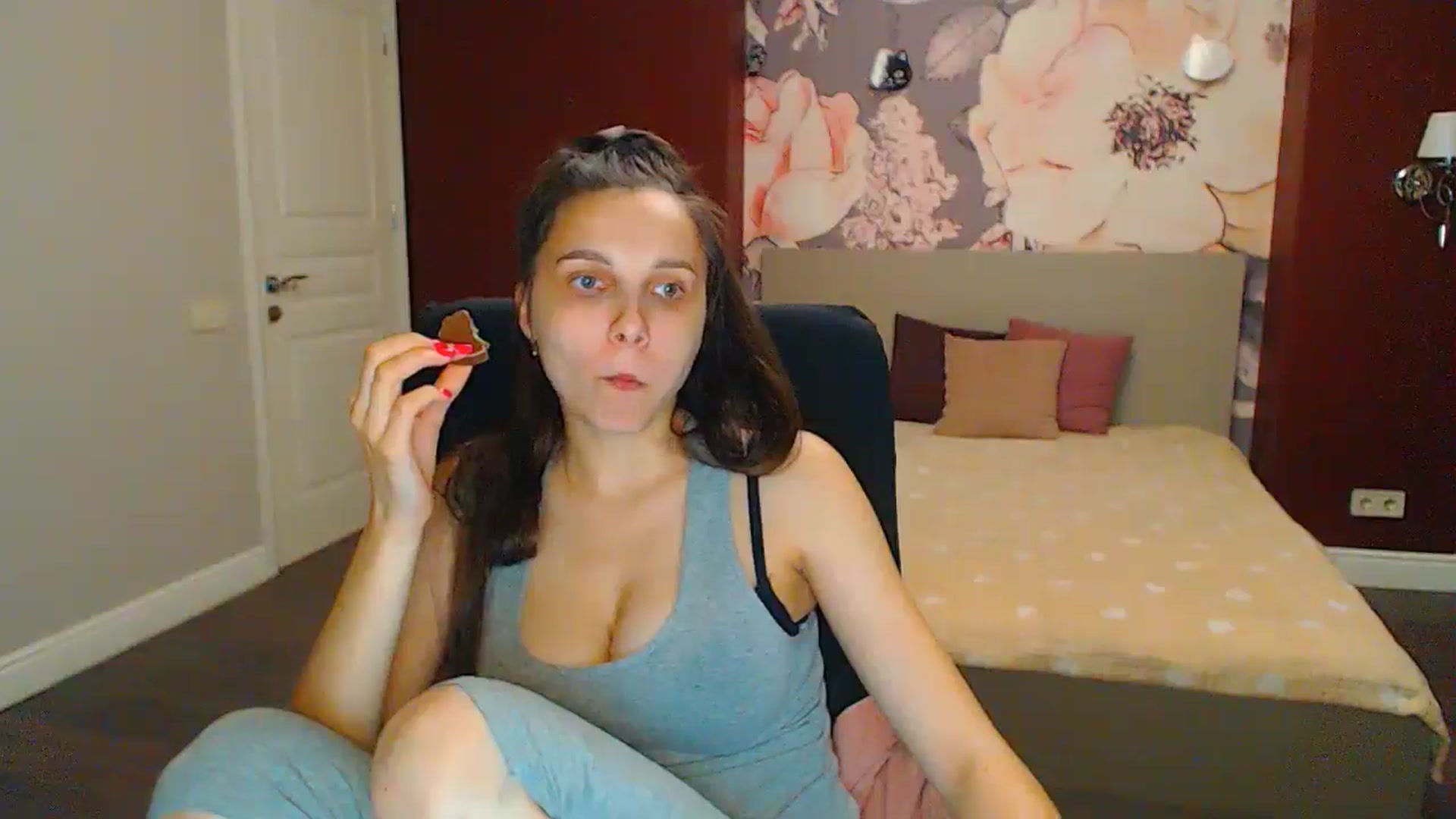 Gallery image thumbnail from Karina_Mils's myfreecams stream on, 06/23/2024, 18:53 image 8 of 20