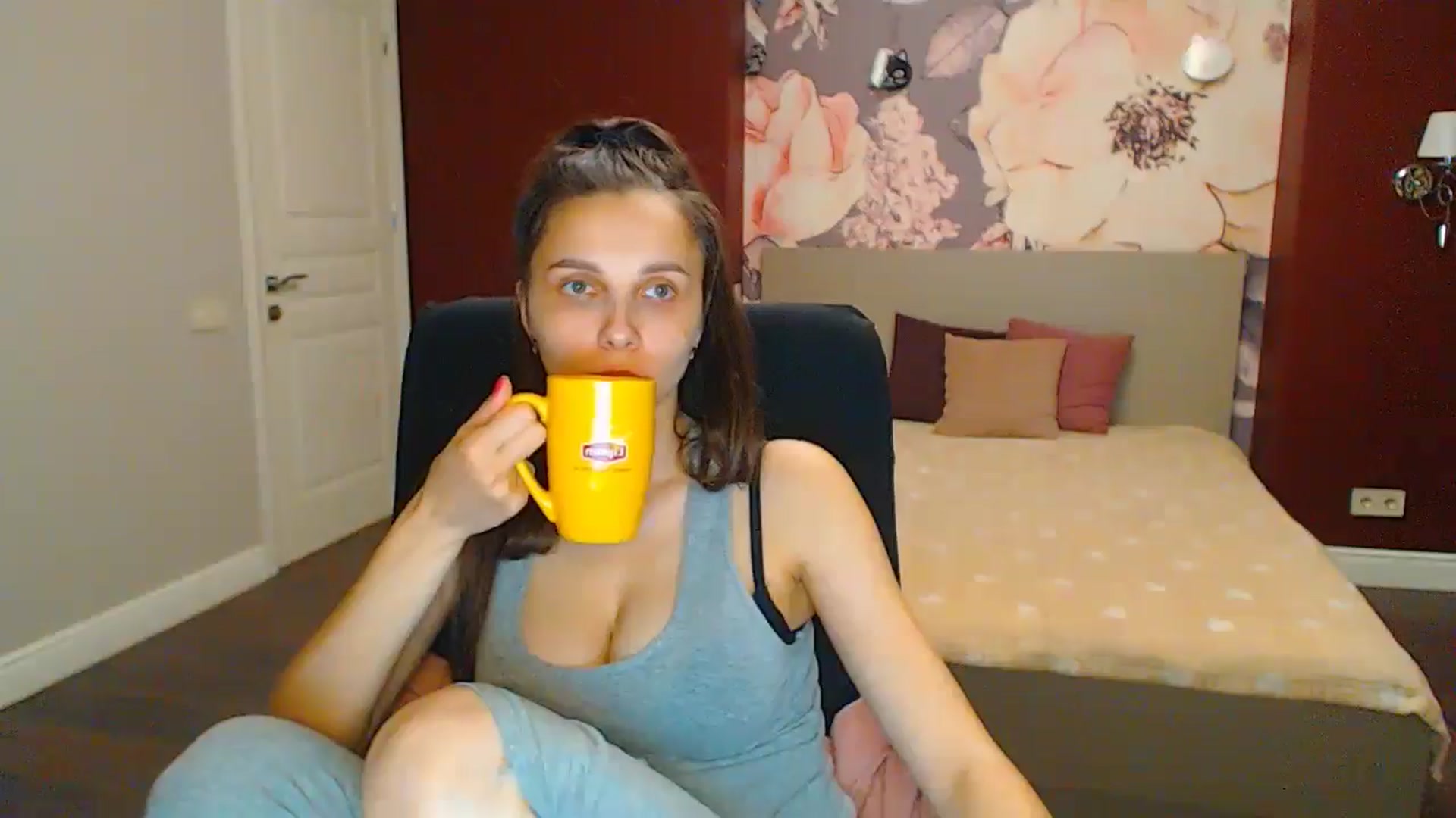 Gallery image thumbnail from Karina_Mils's myfreecams stream on, 06/23/2024, 18:53 image 14 of 20