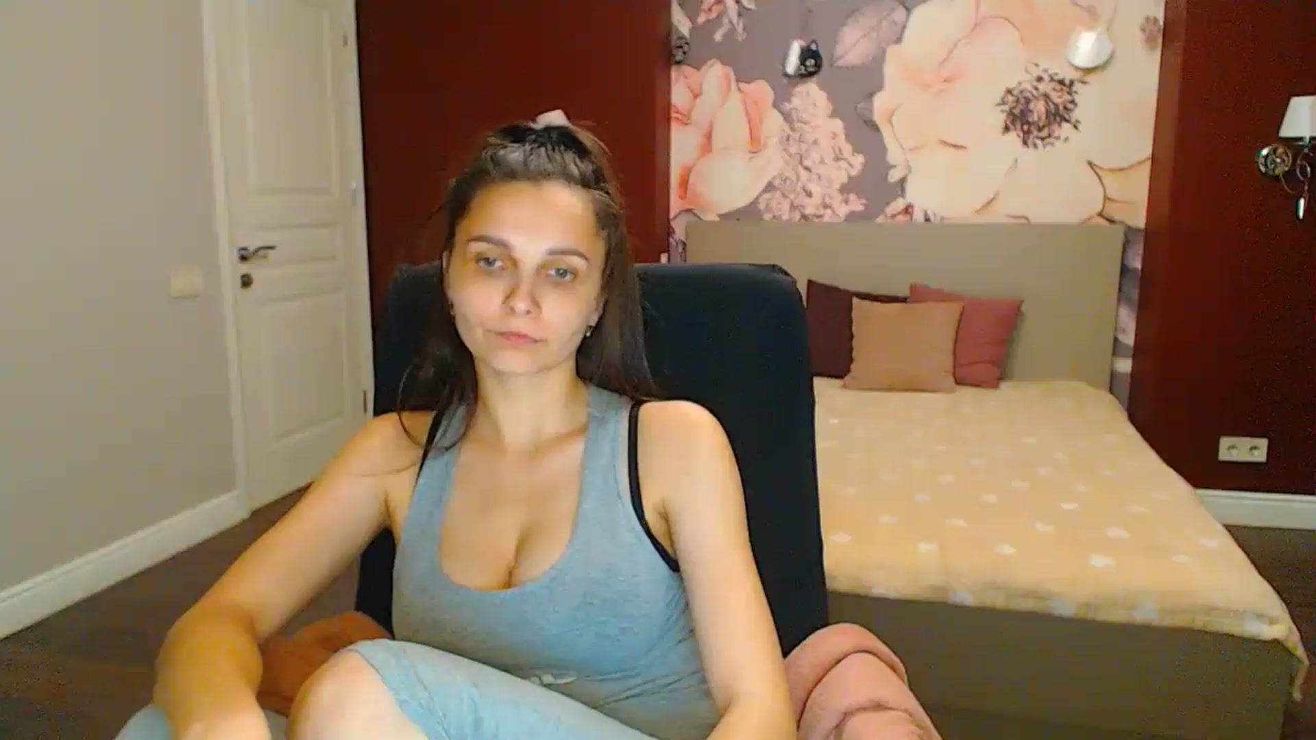 Gallery image thumbnail from Karina_Mils's myfreecams stream on, 06/23/2024, 19:33 image 16 of 20