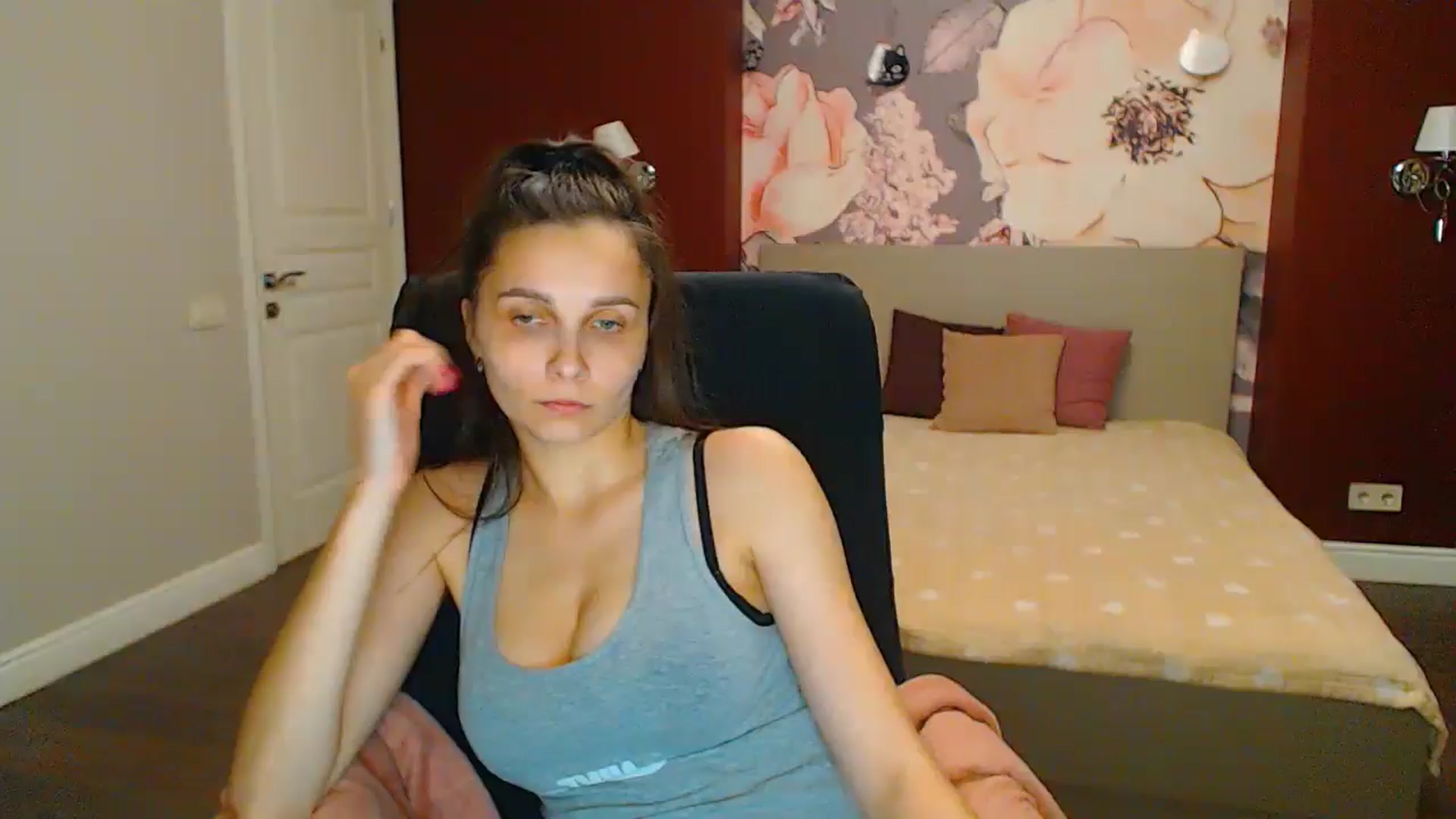 Gallery image thumbnail from Karina_Mils's myfreecams stream on, 06/23/2024, 19:33 image 17 of 20