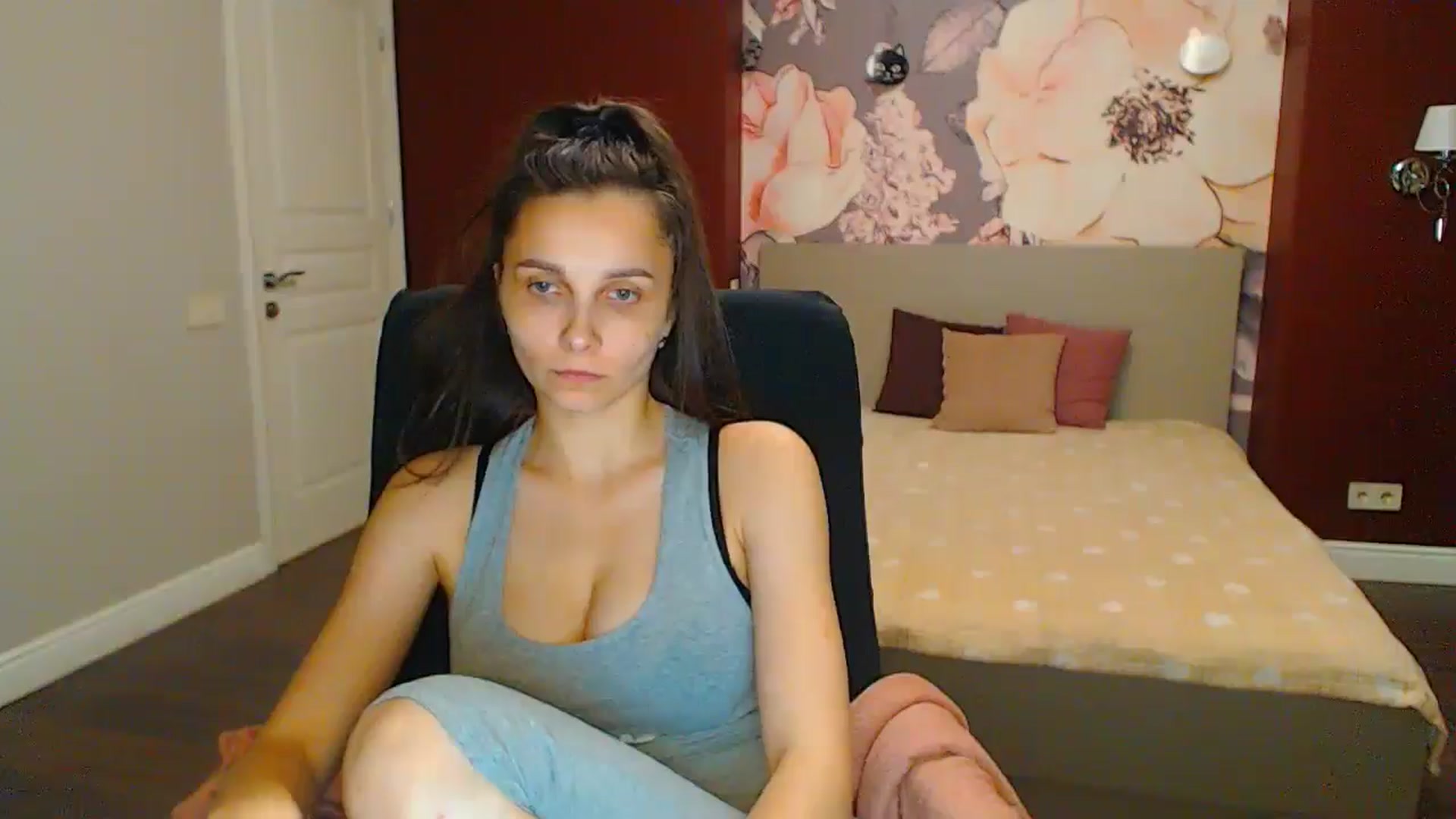 Gallery image thumbnail from Karina_Mils's myfreecams stream on, 06/23/2024, 19:33 image 6 of 20