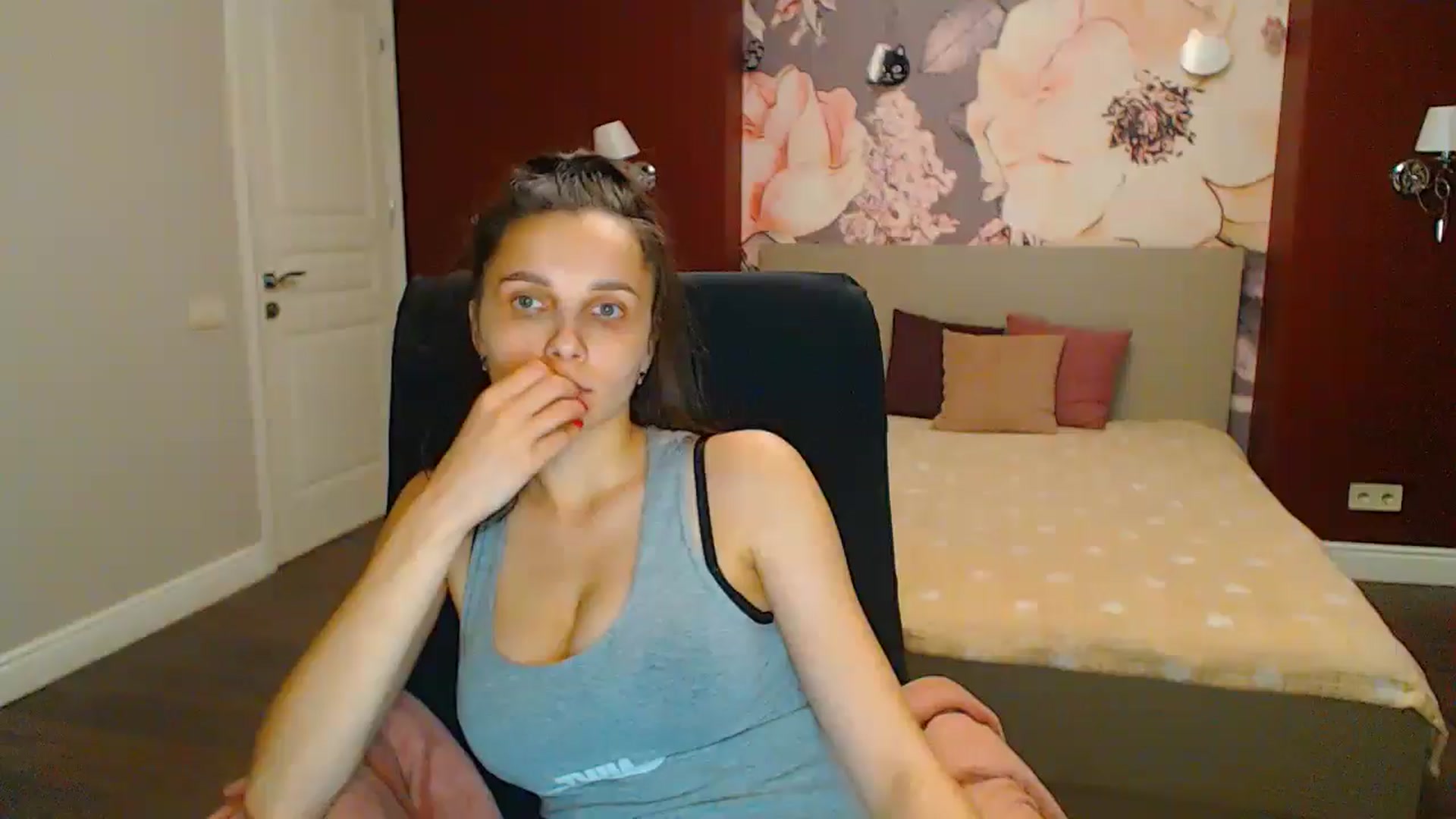 Gallery image thumbnail from Karina_Mils's myfreecams stream on, 06/23/2024, 19:33 image 18 of 20