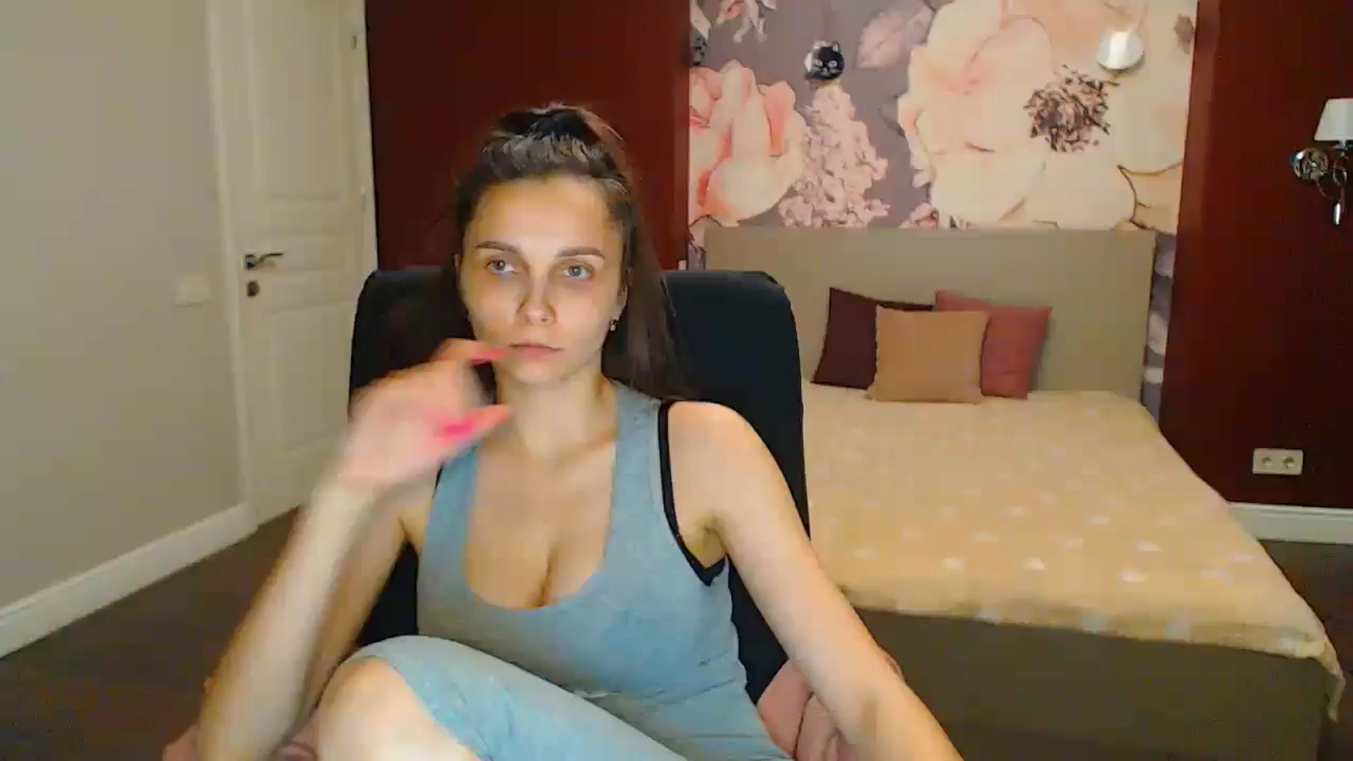 Gallery image thumbnail from Karina_Mils's myfreecams stream on, 06/23/2024, 19:33 image 9 of 20